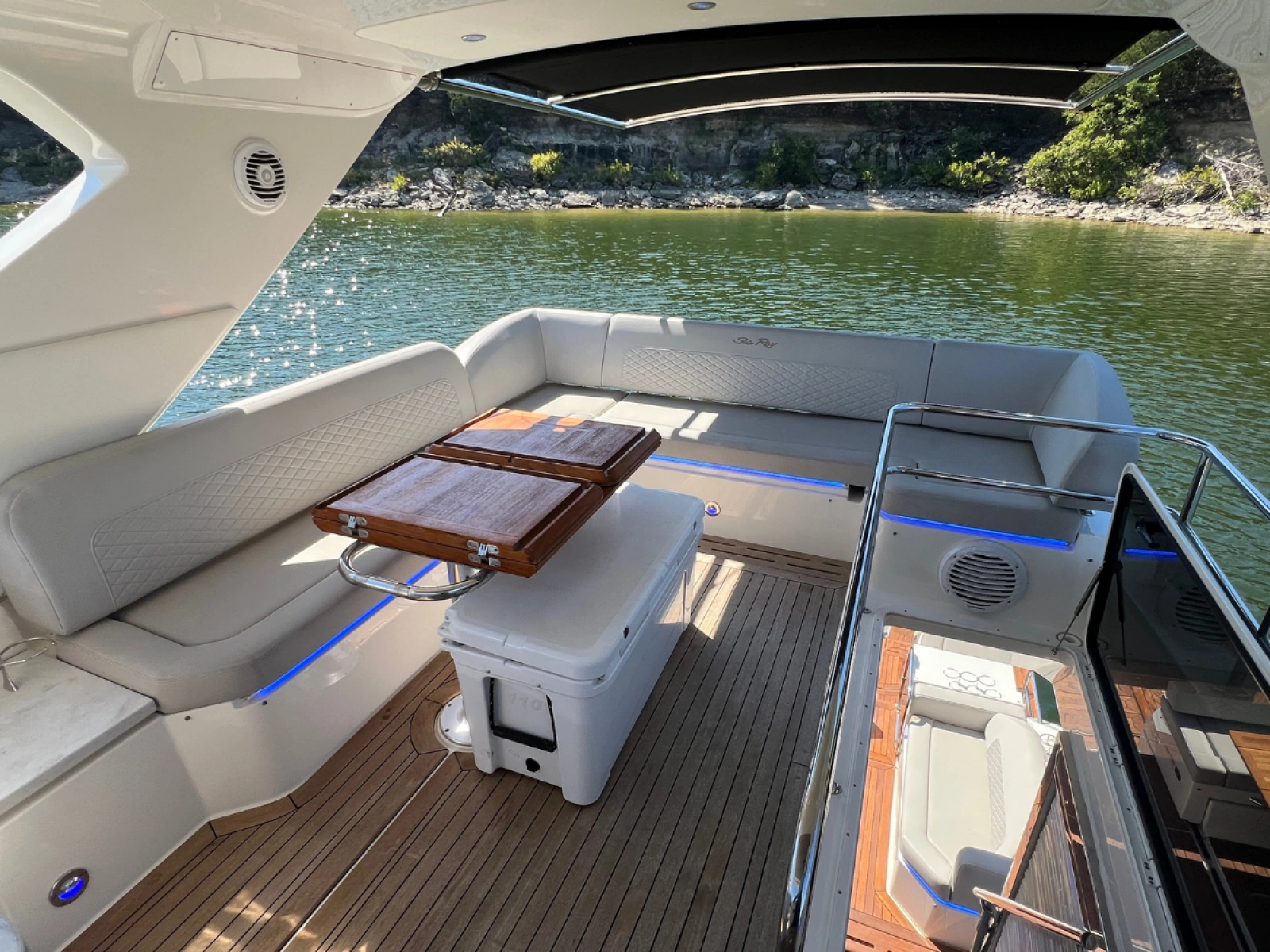 2018 Sea Ray FLY 520