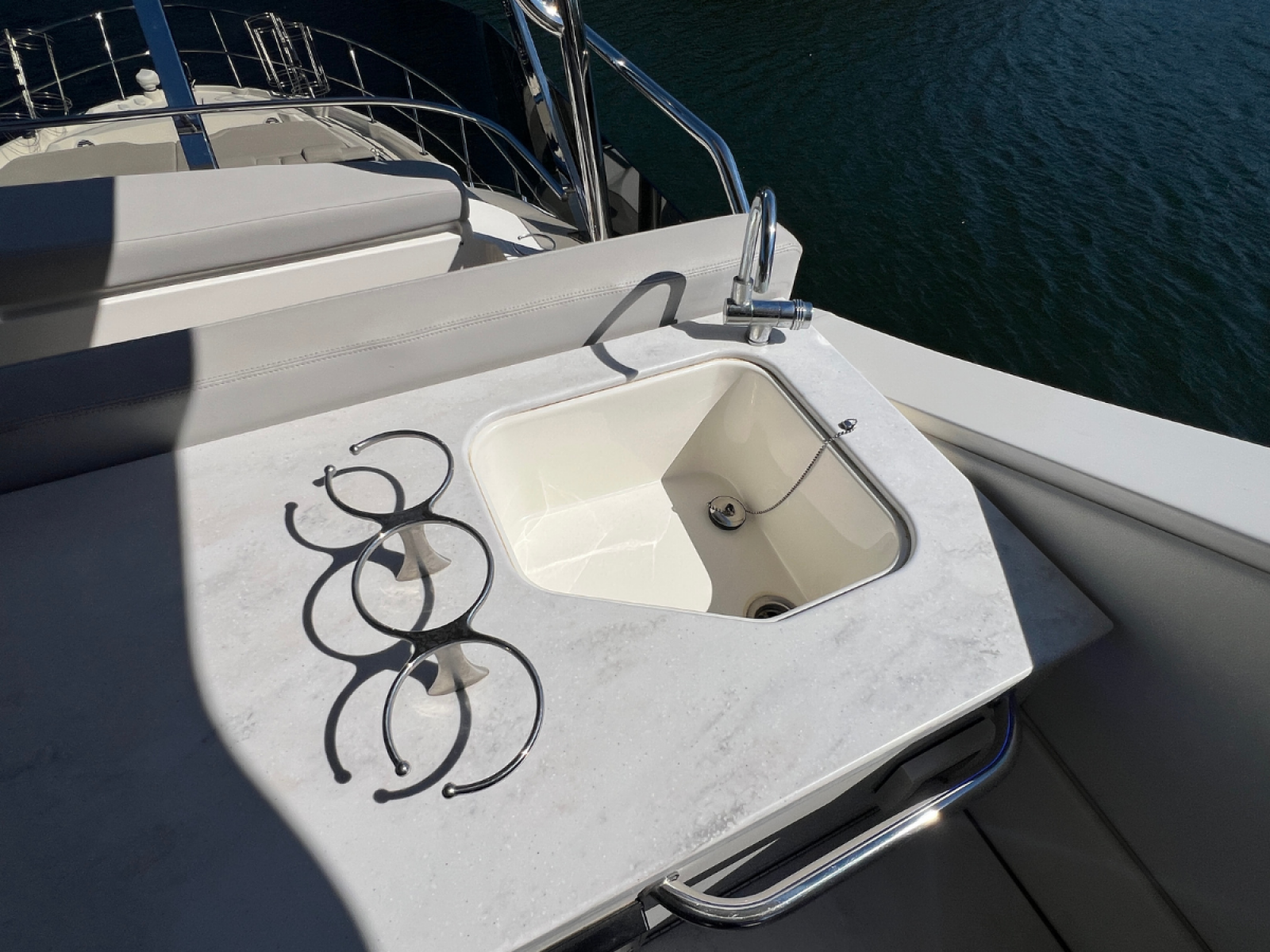 2018 Sea Ray FLY 520