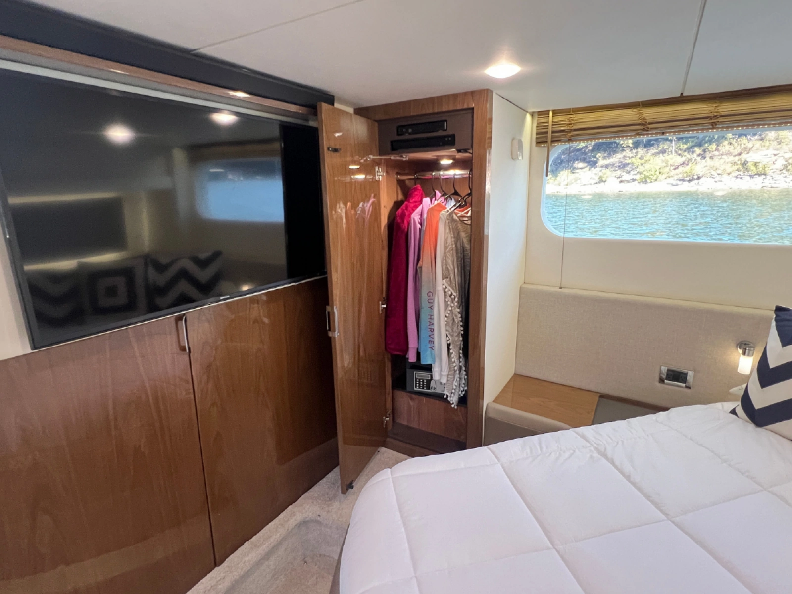 2018 Sea Ray FLY 520