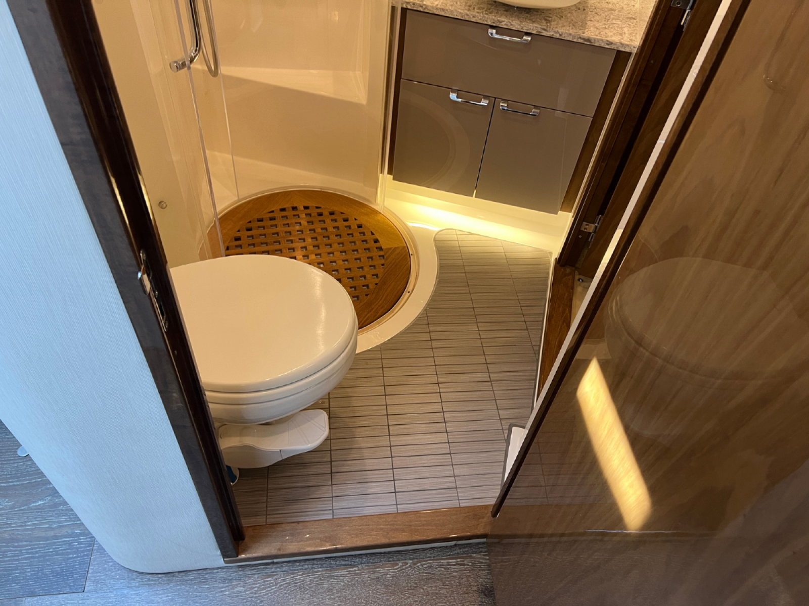 2018 Sea Ray FLY 520