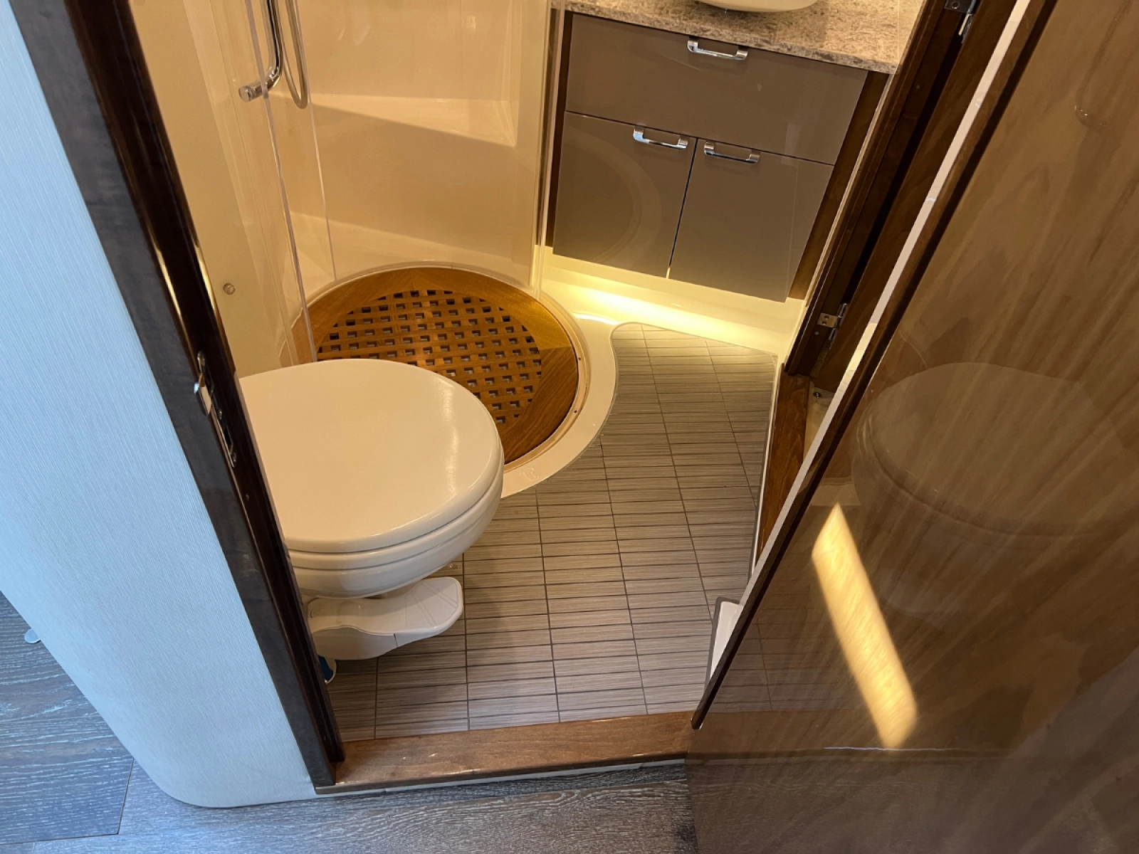 2018 Sea Ray FLY 520