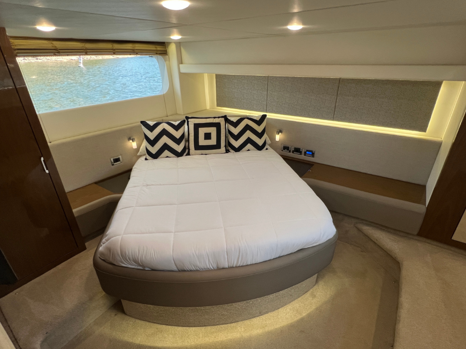2018 Sea Ray FLY 520