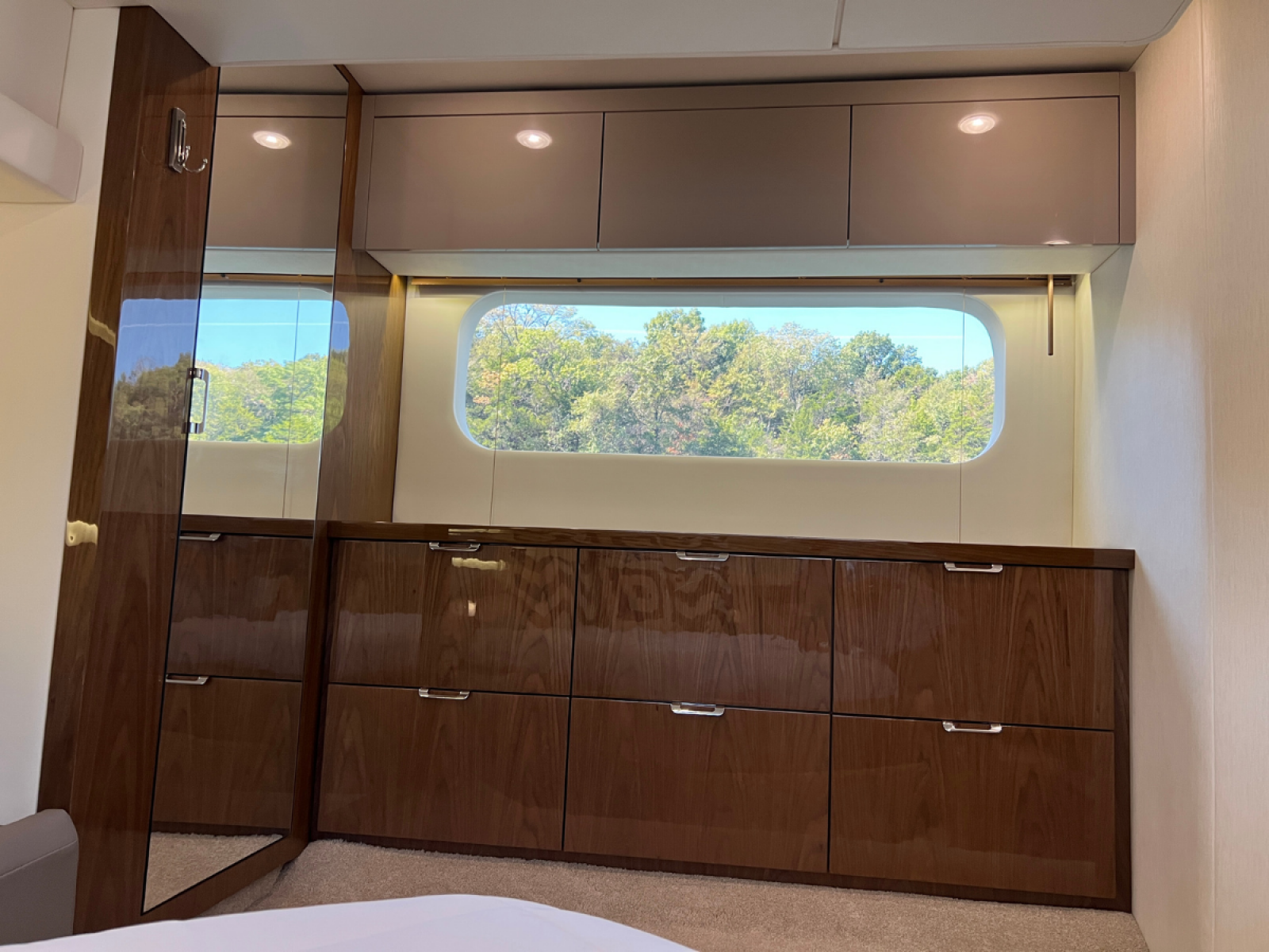 2018 Sea Ray FLY 520