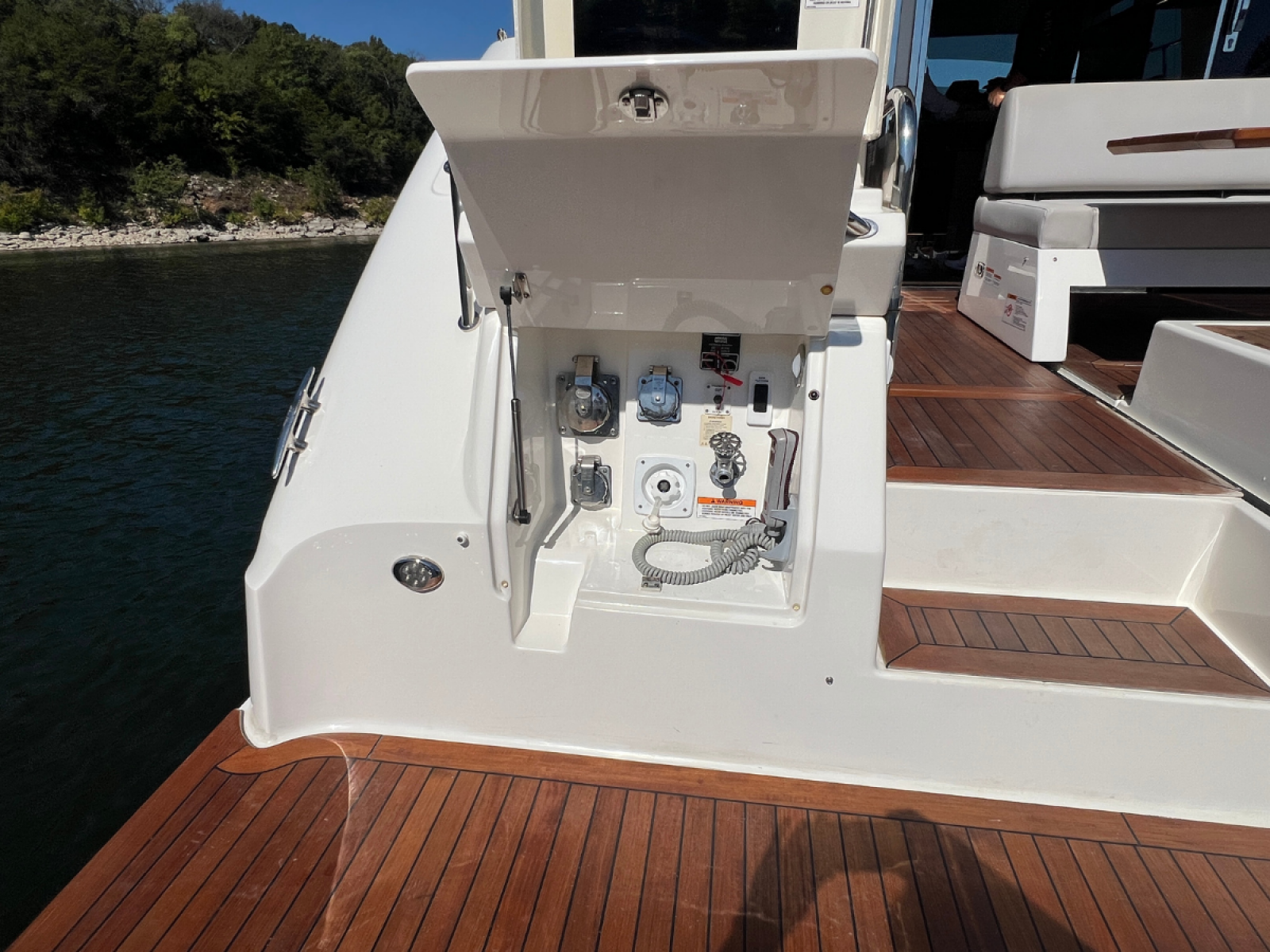 2018 Sea Ray FLY 520