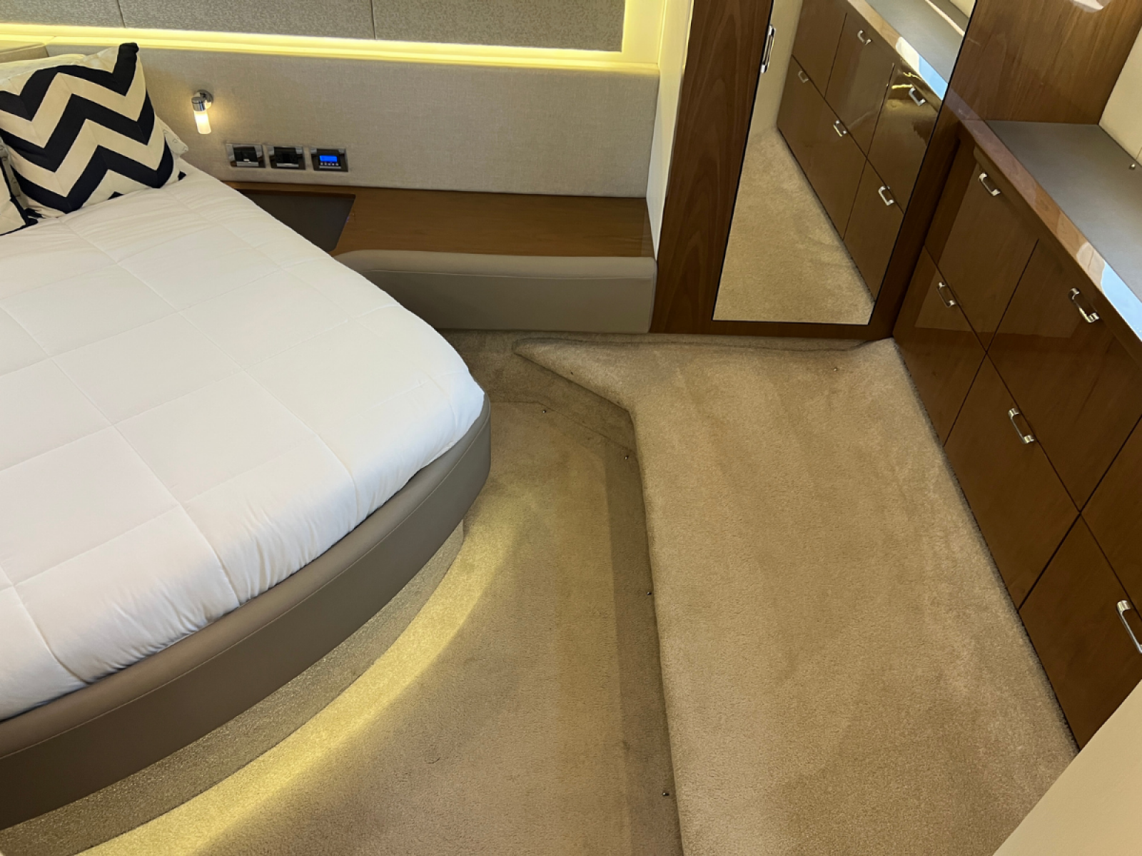 2018 Sea Ray FLY 520
