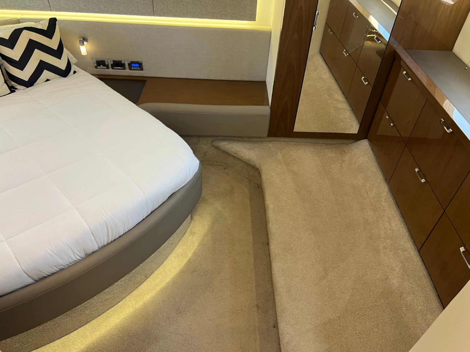 2018 Sea Ray FLY 520