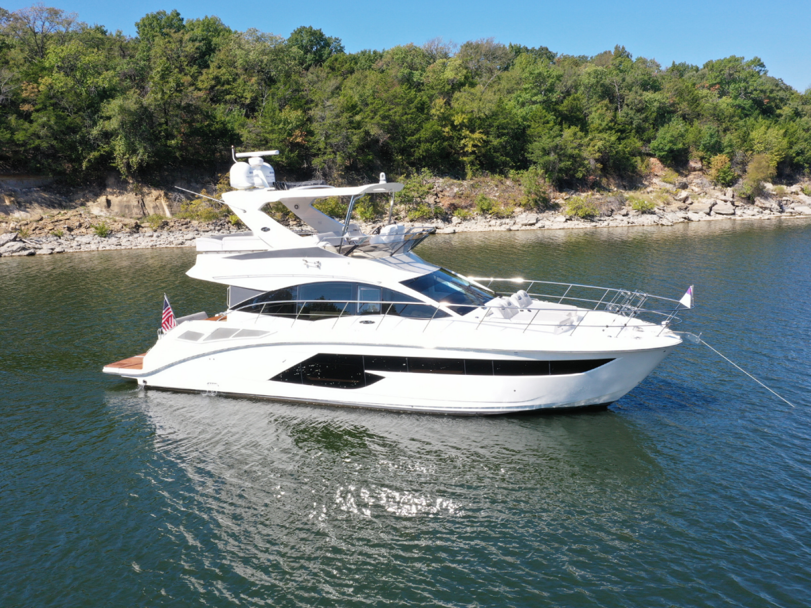 2018 Sea Ray FLY 520