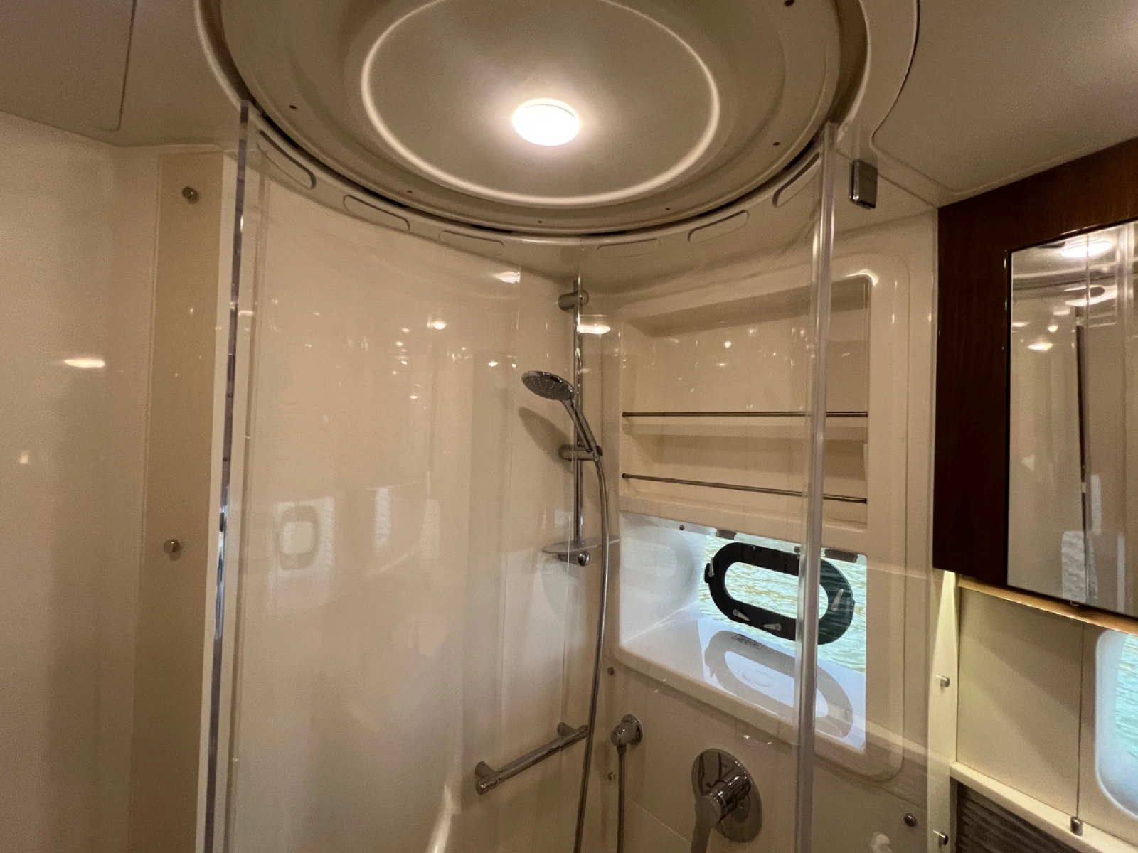 2018 Sea Ray FLY 520