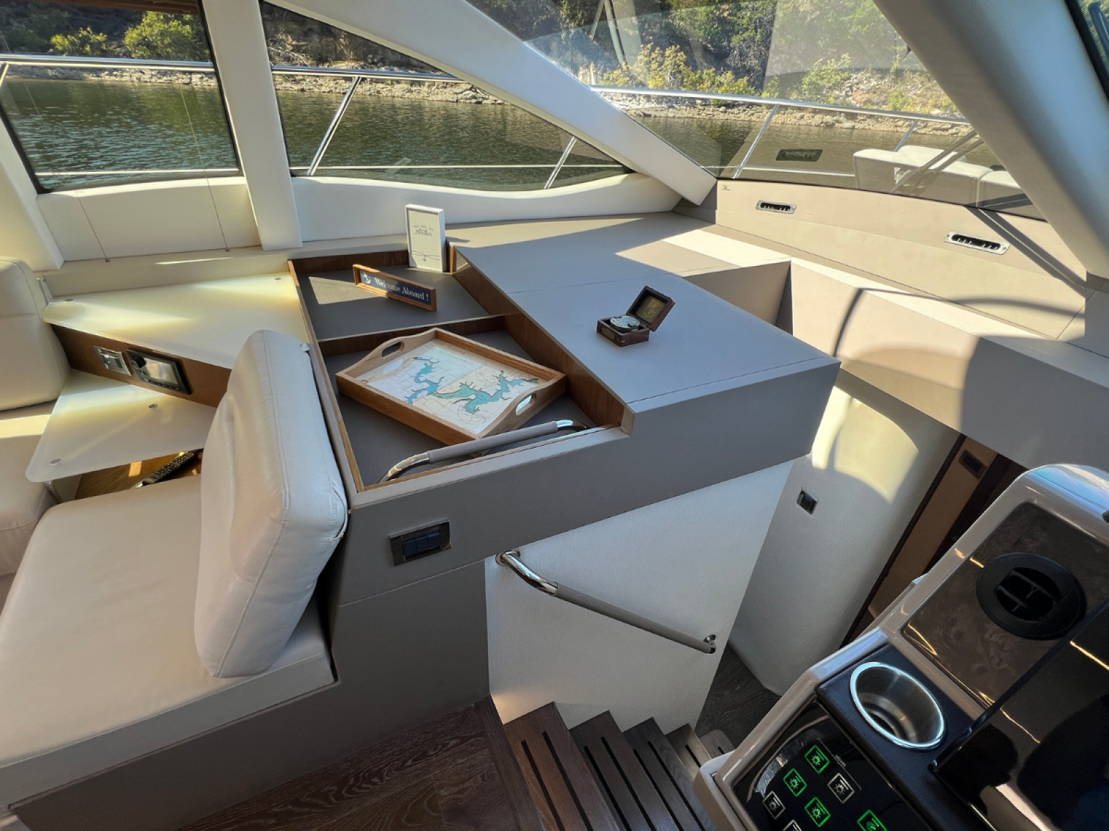 2018 Sea Ray FLY 520