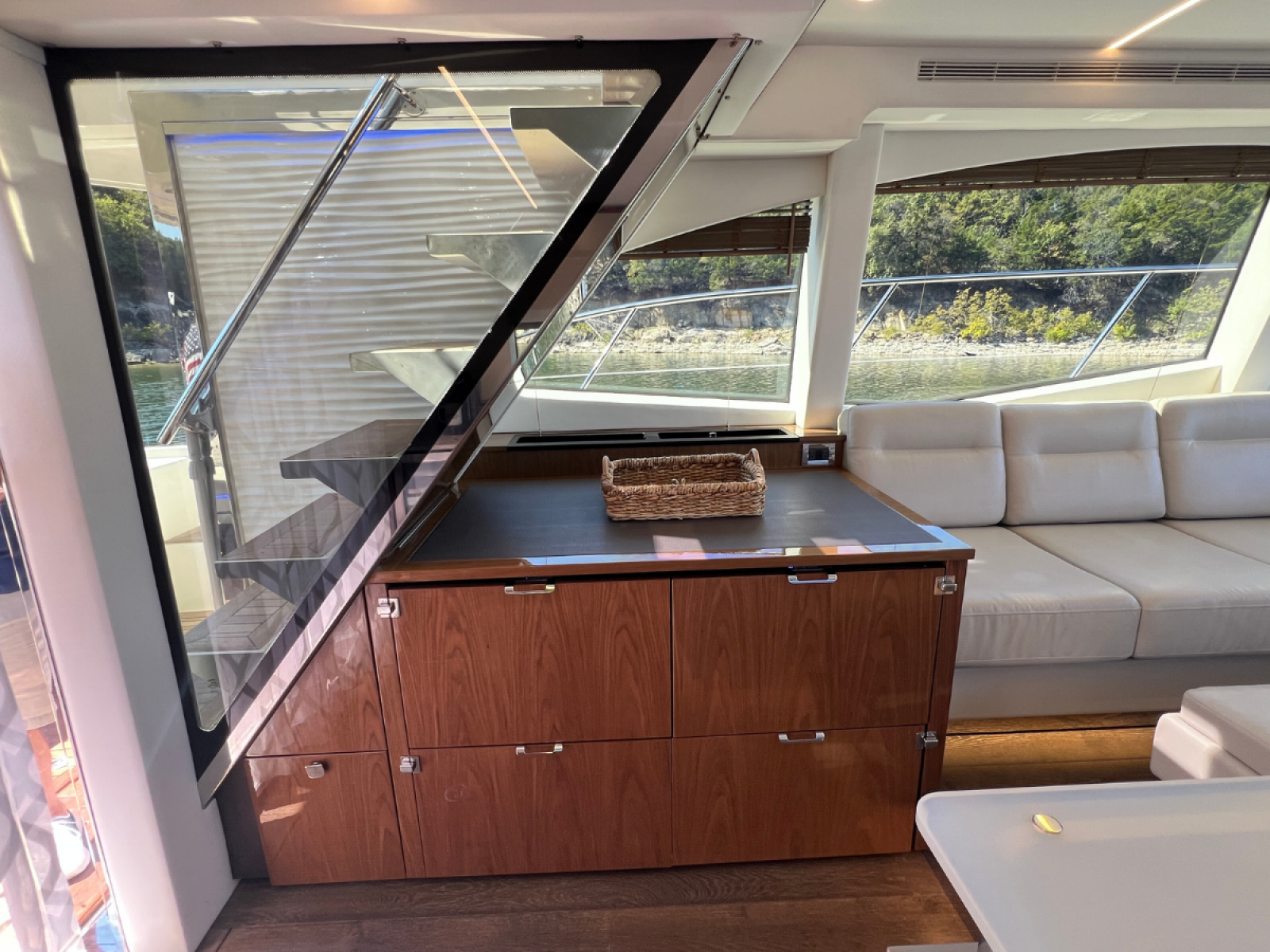 2018 Sea Ray FLY 520