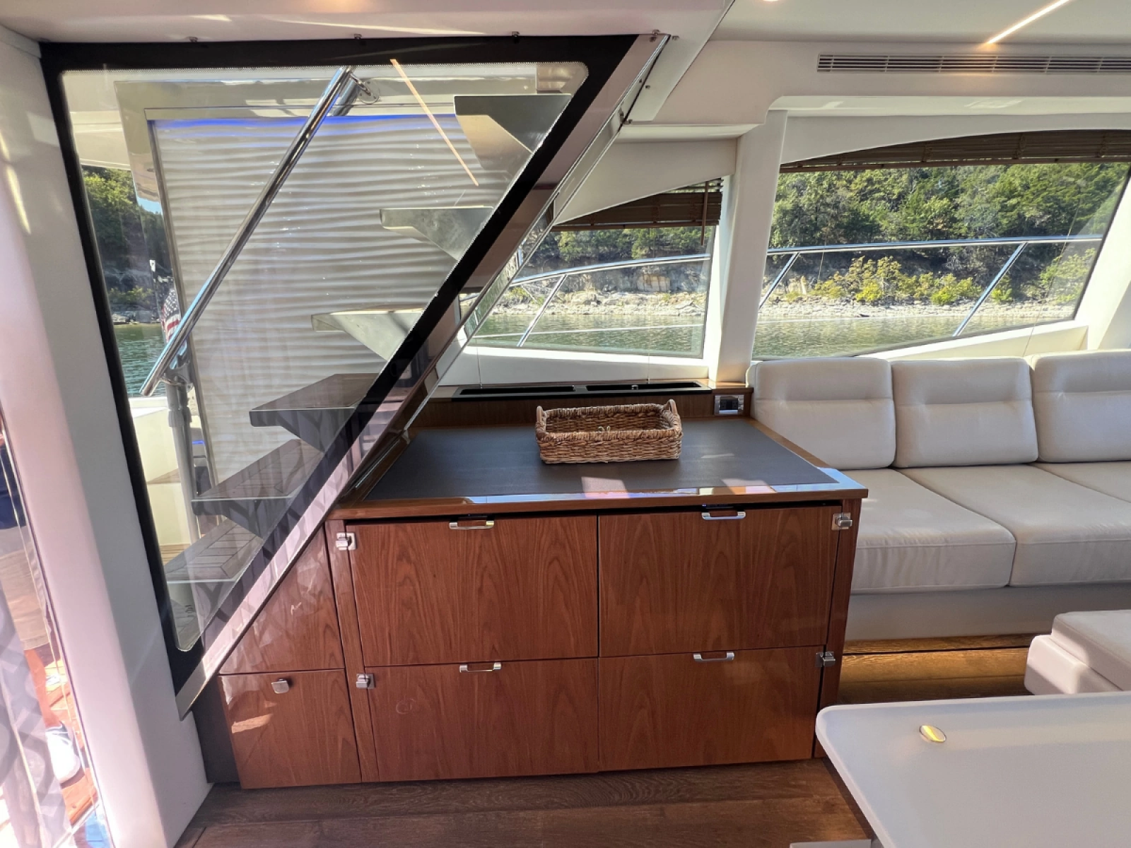 2018 Sea Ray FLY 520