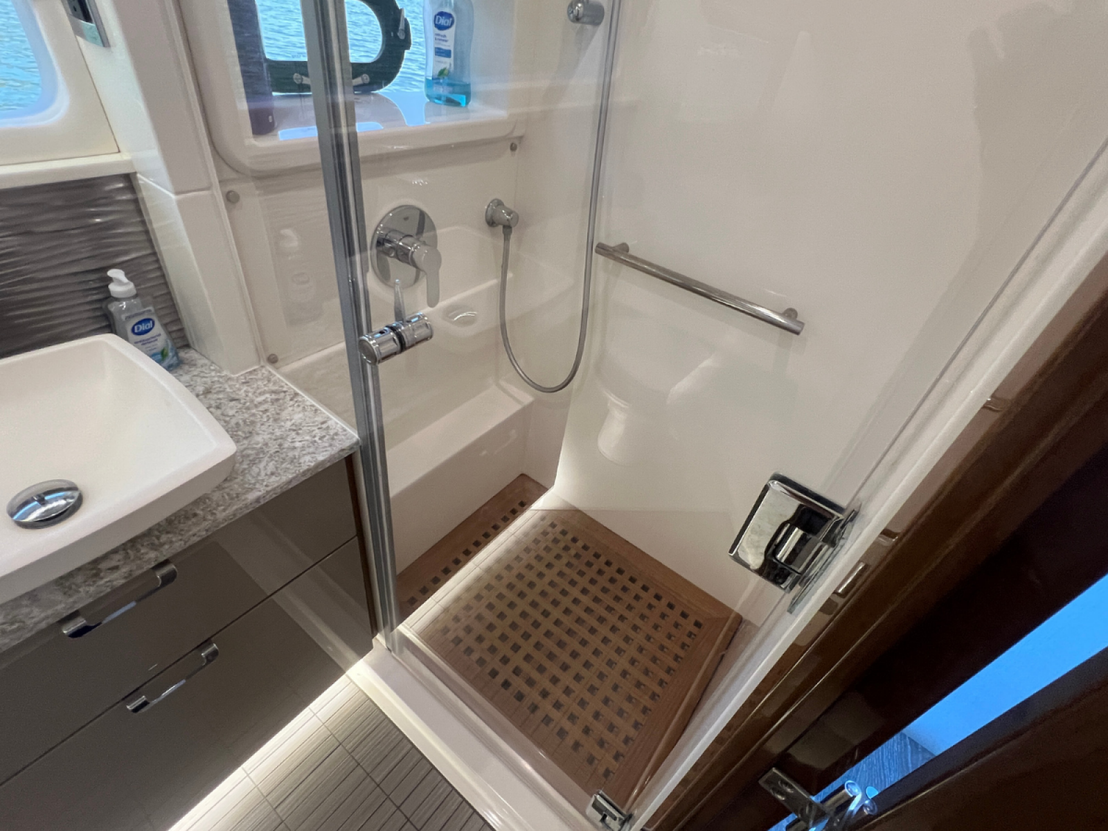 2018 Sea Ray FLY 520