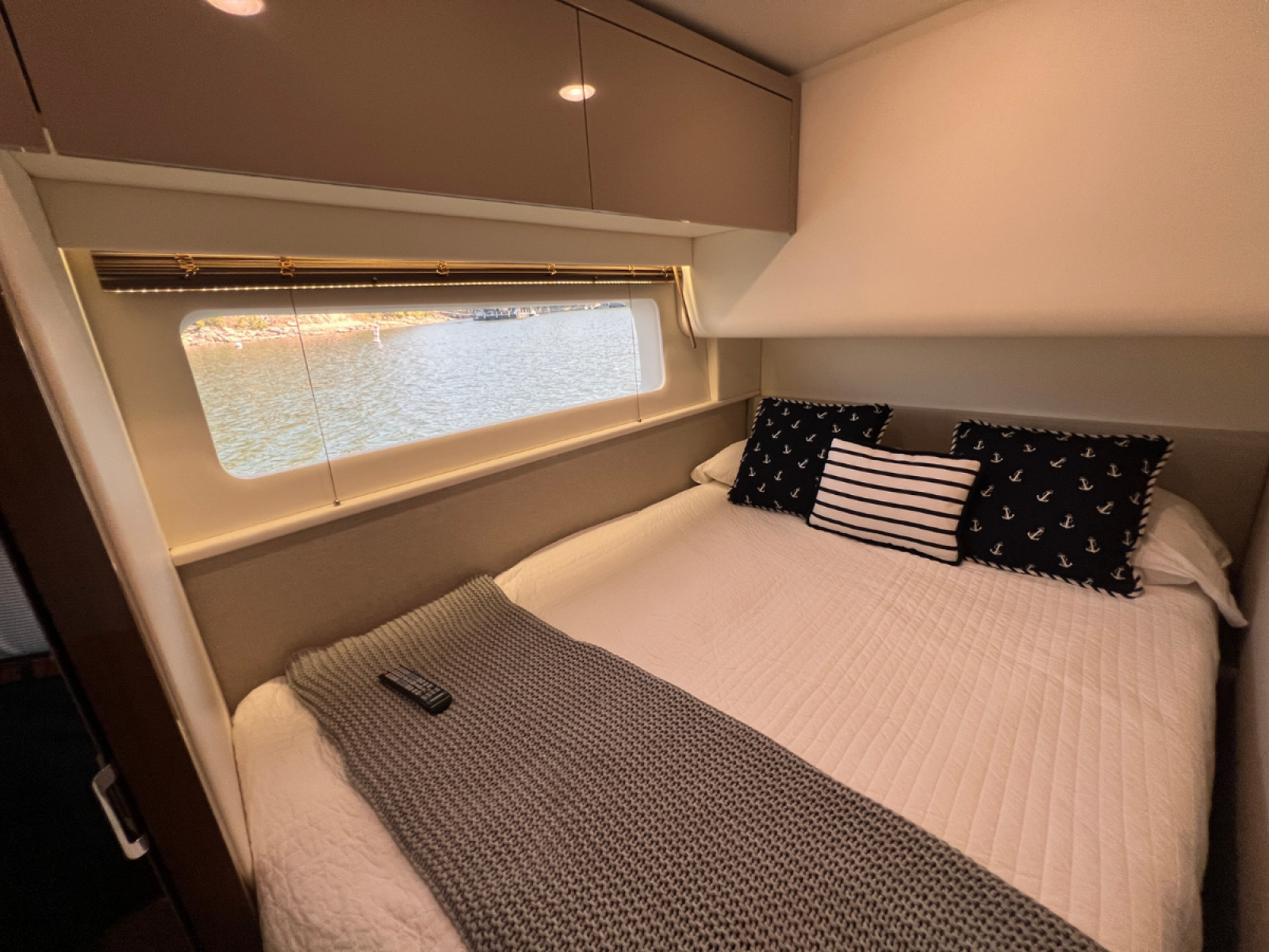 2018 Sea Ray FLY 520