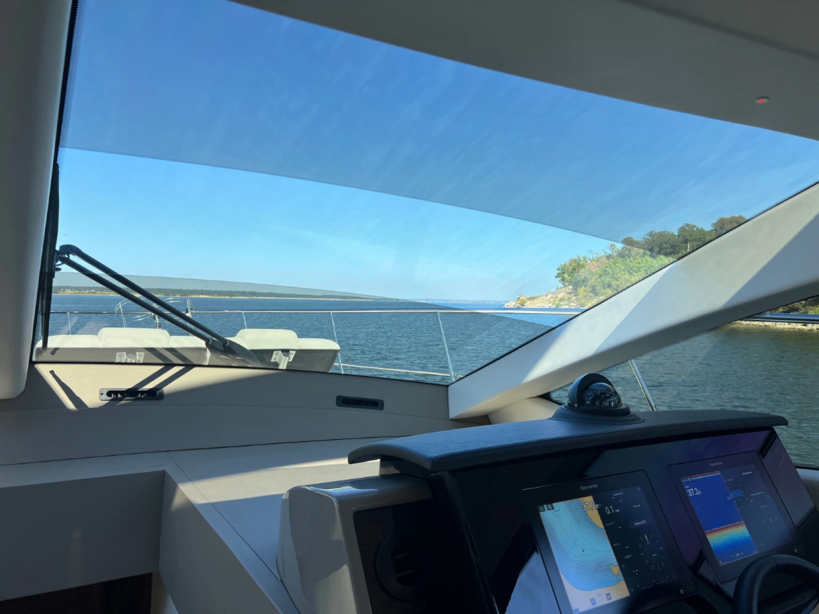 2018 Sea Ray FLY 520