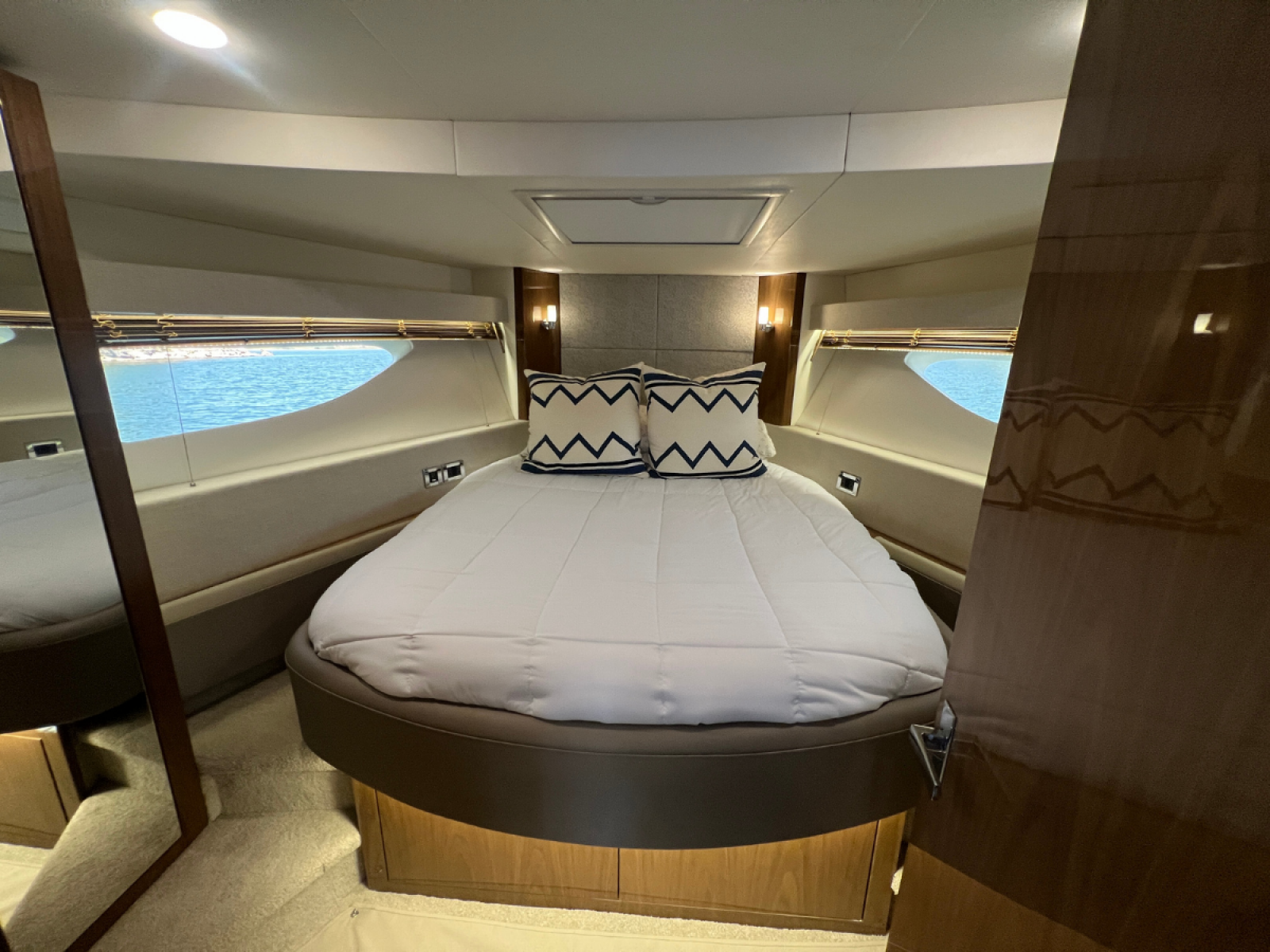 2018 Sea Ray FLY 520