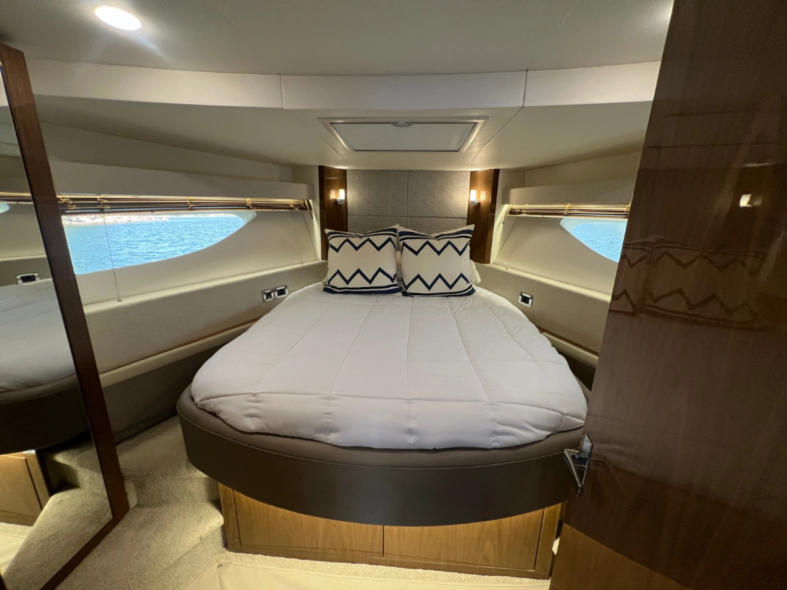 2018 Sea Ray FLY 520