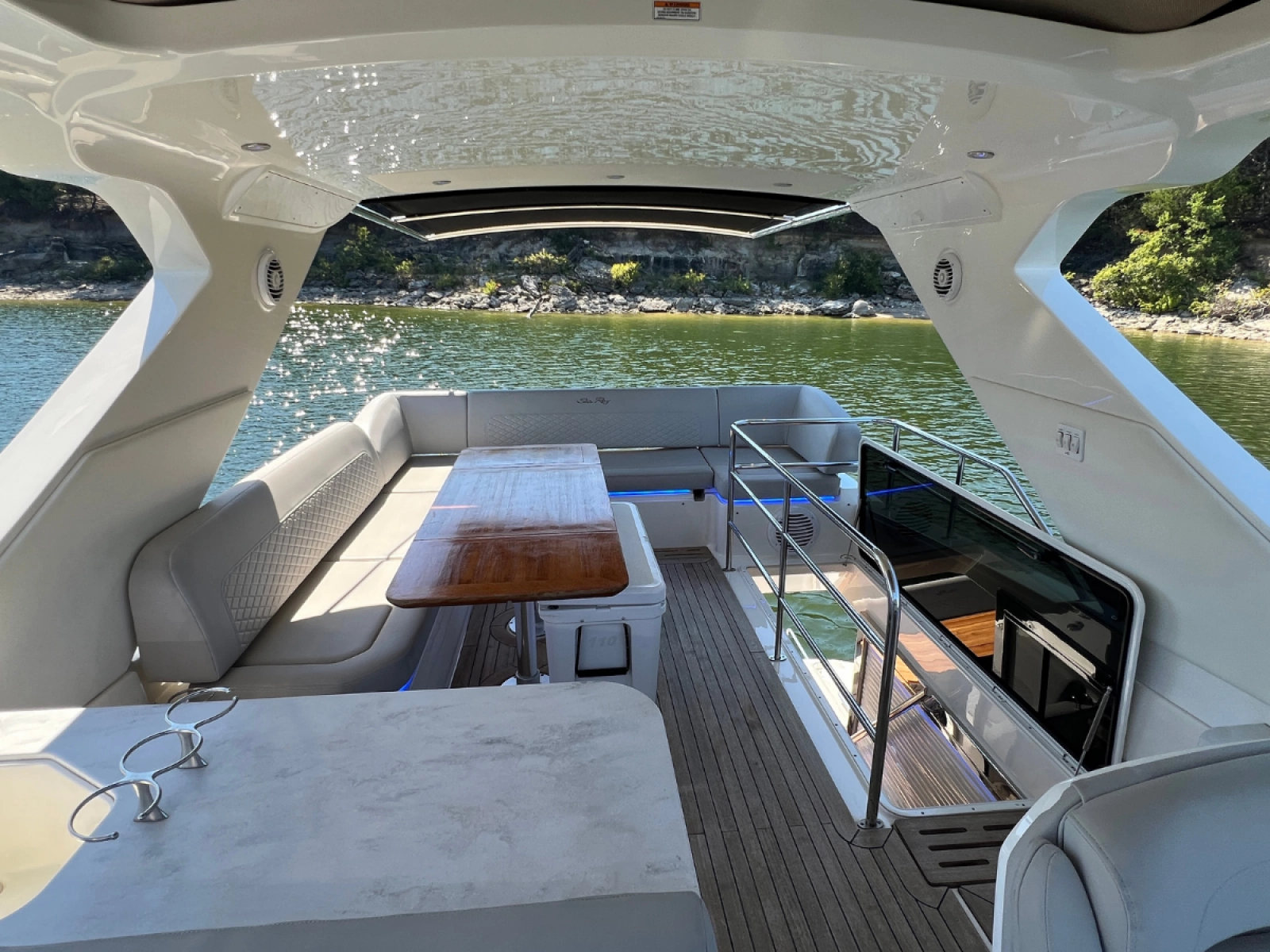 2018 Sea Ray FLY 520