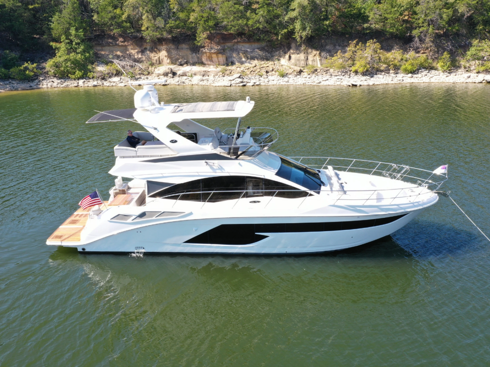 2018 Sea Ray FLY 520