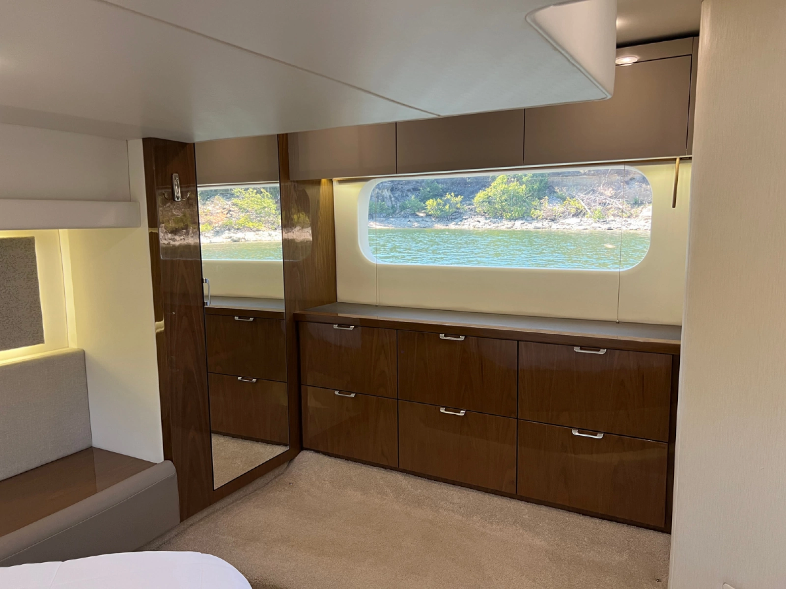 2018 Sea Ray FLY 520