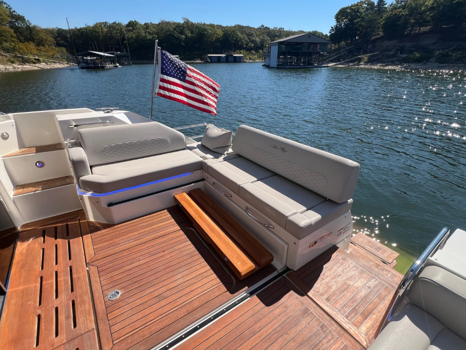 2018 Sea Ray FLY 520