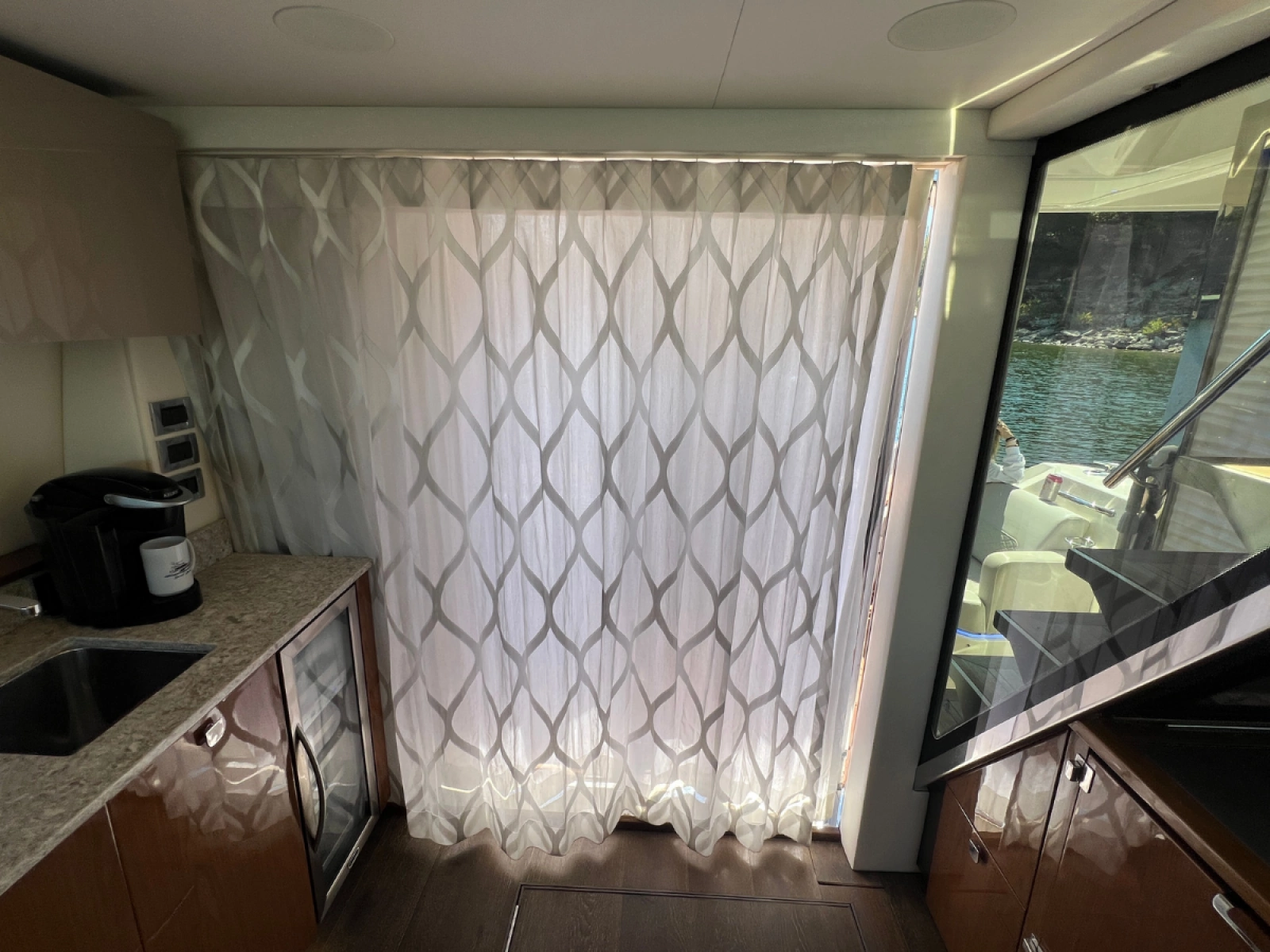 2018 Sea Ray FLY 520