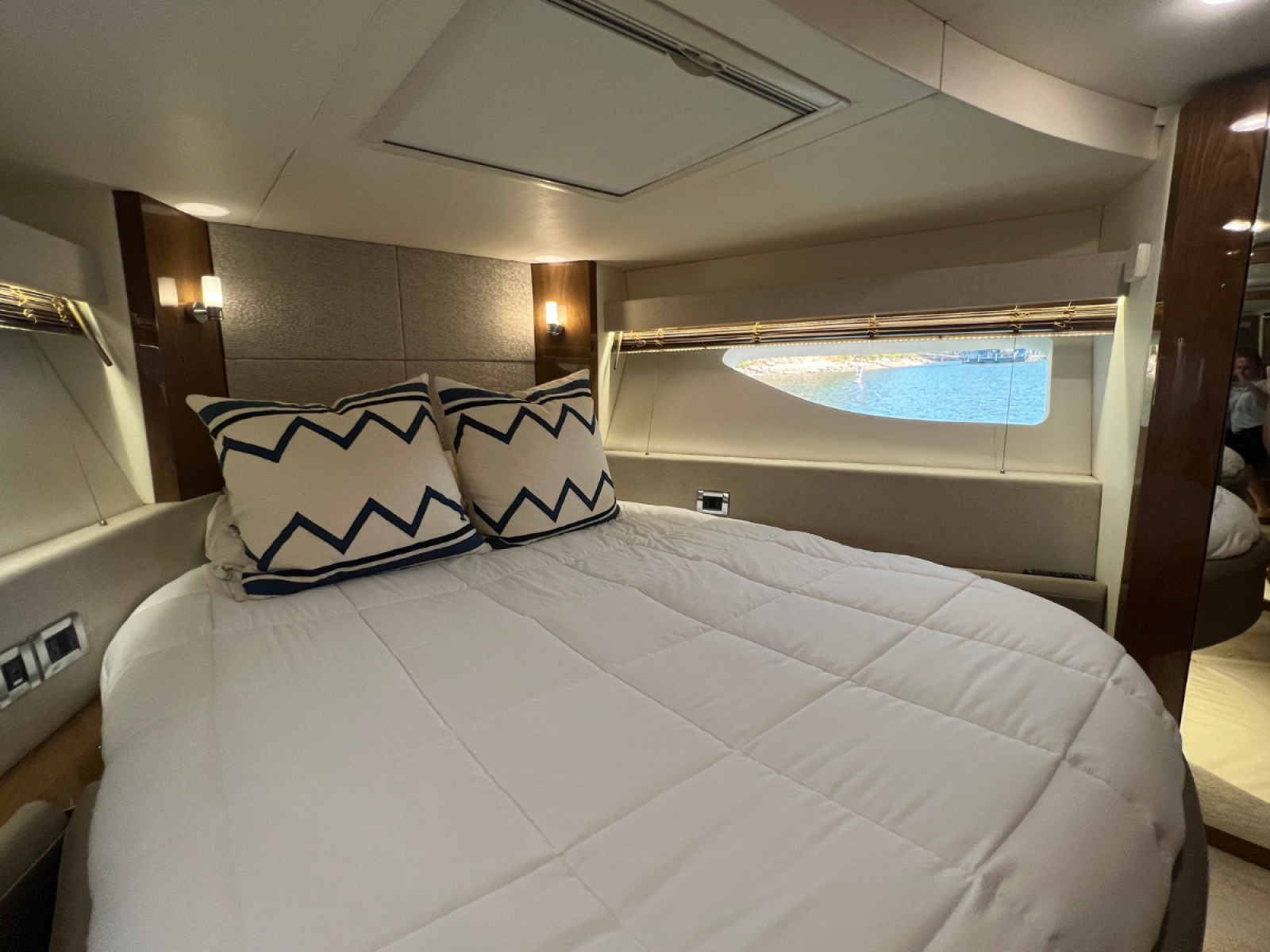 2018 Sea Ray FLY 520