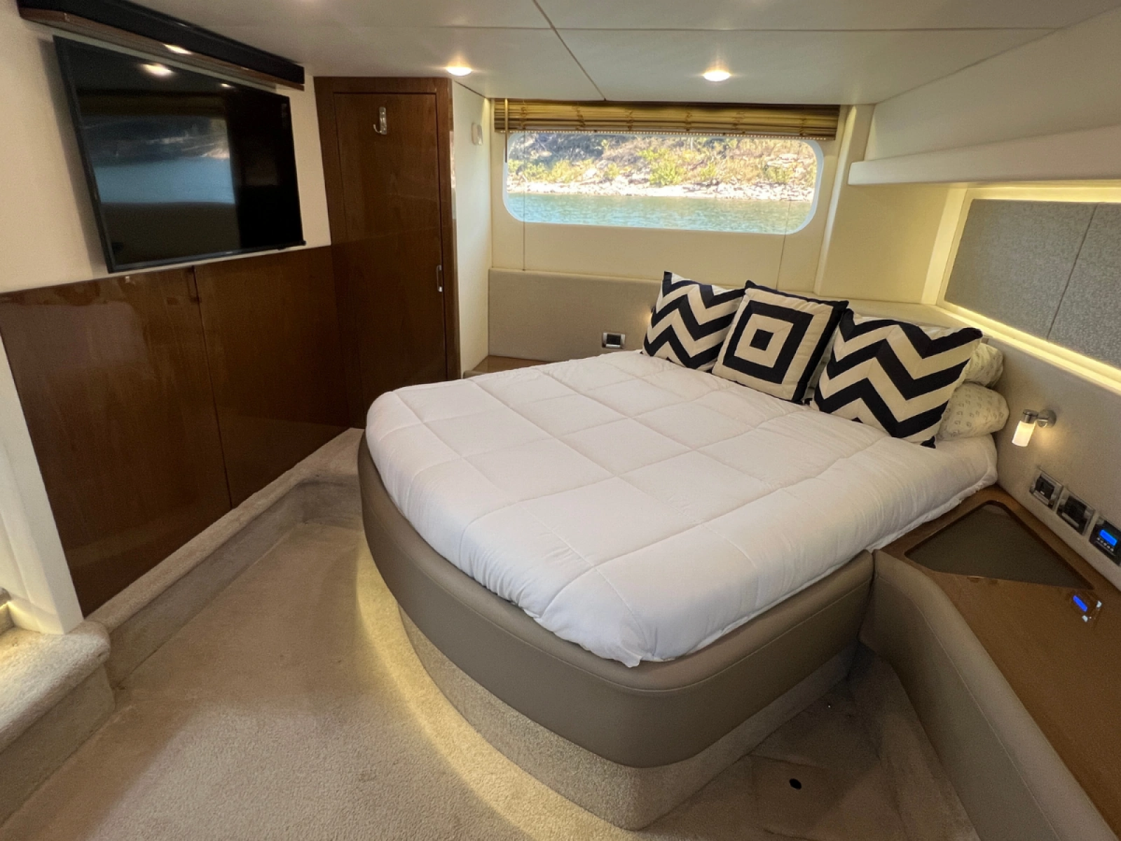 2018 Sea Ray FLY 520