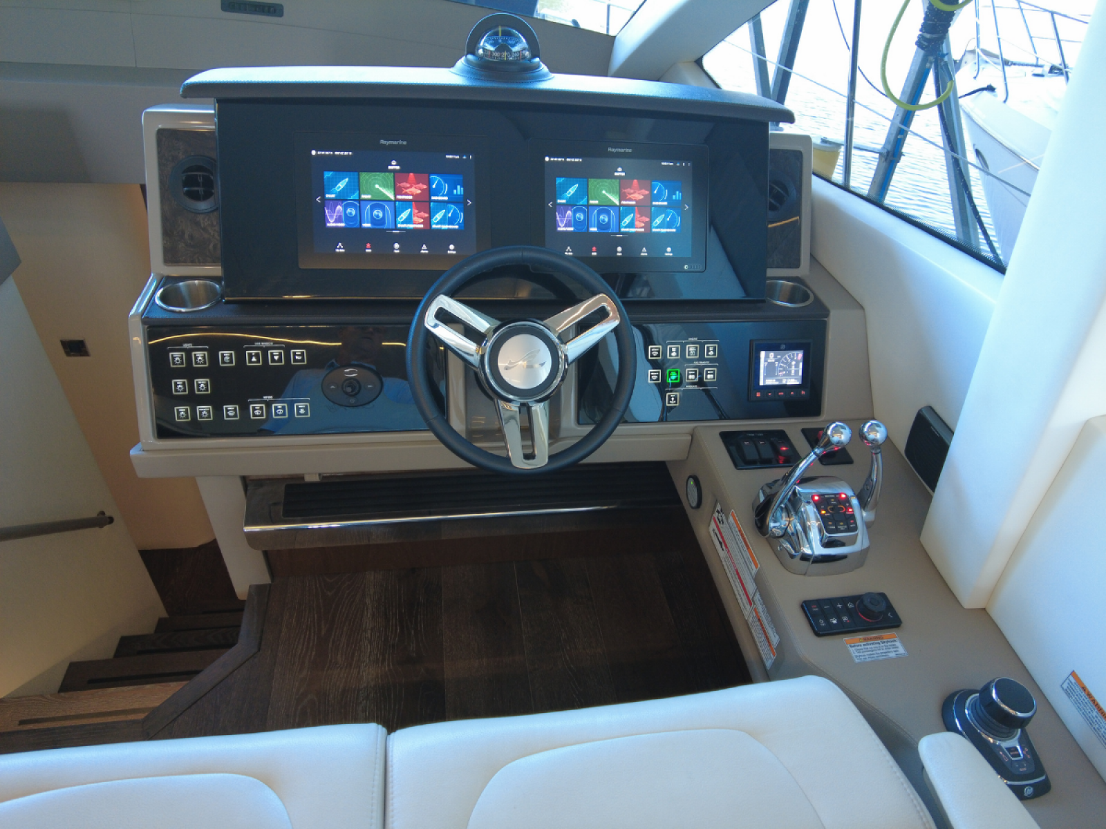 2018 Sea Ray FLY 520