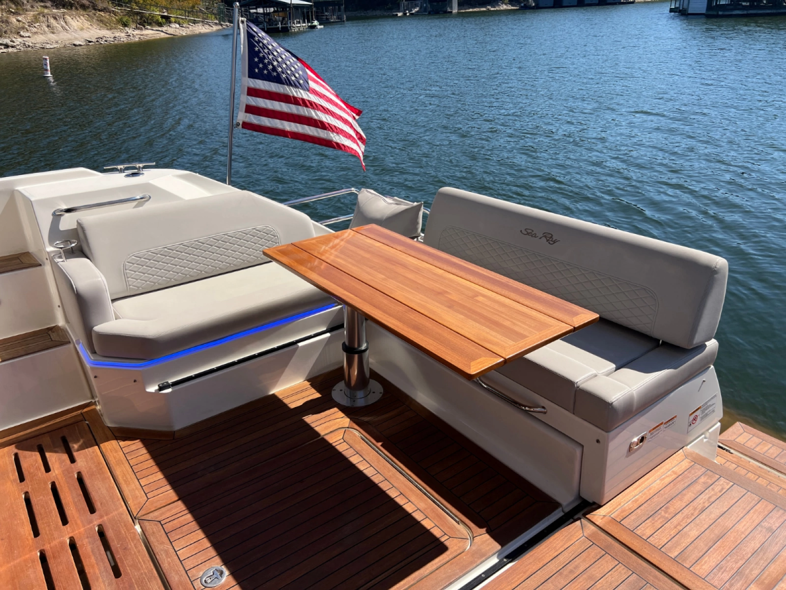 2018 Sea Ray FLY 520
