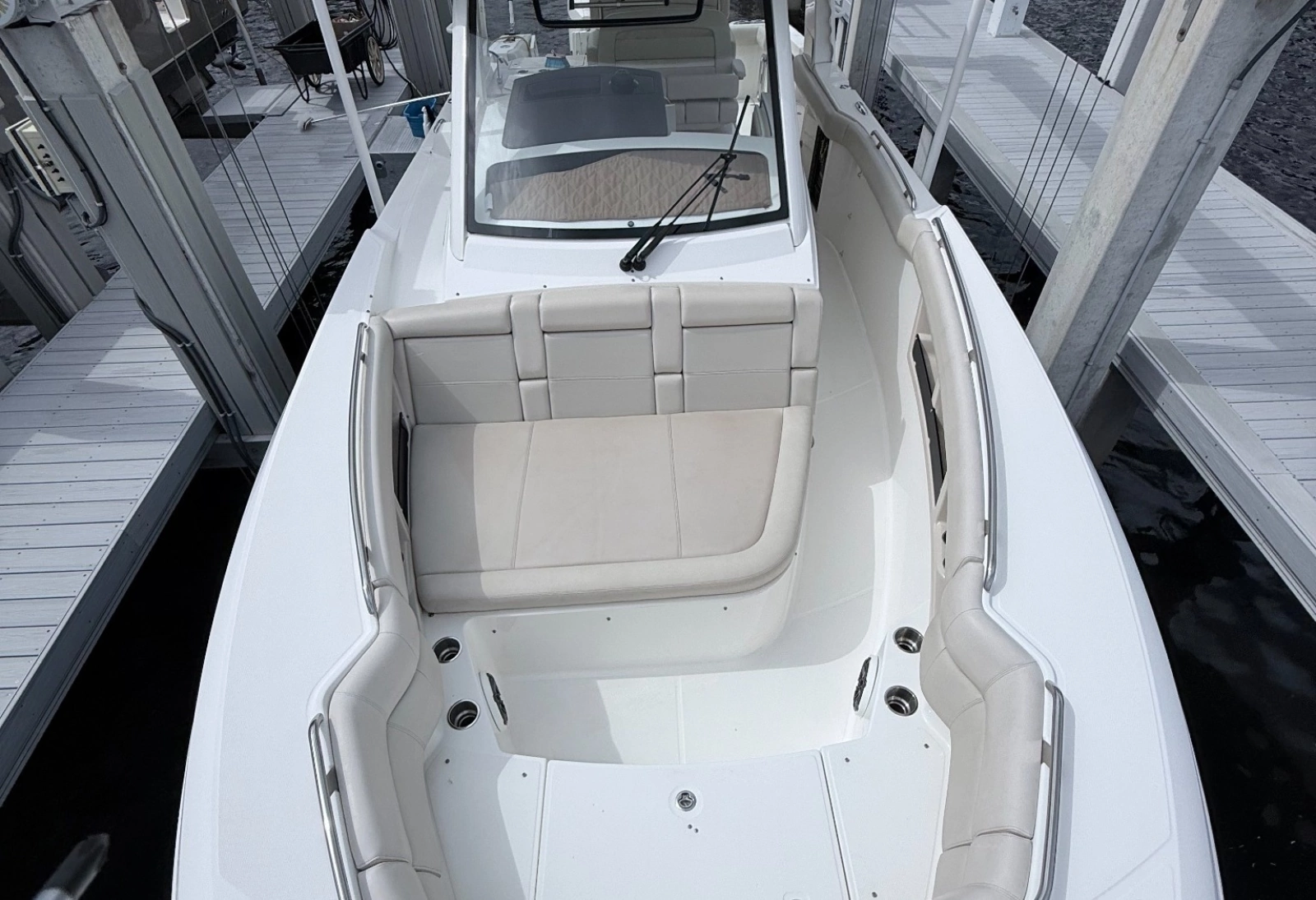 2023 Boston Whaler 350 Realm