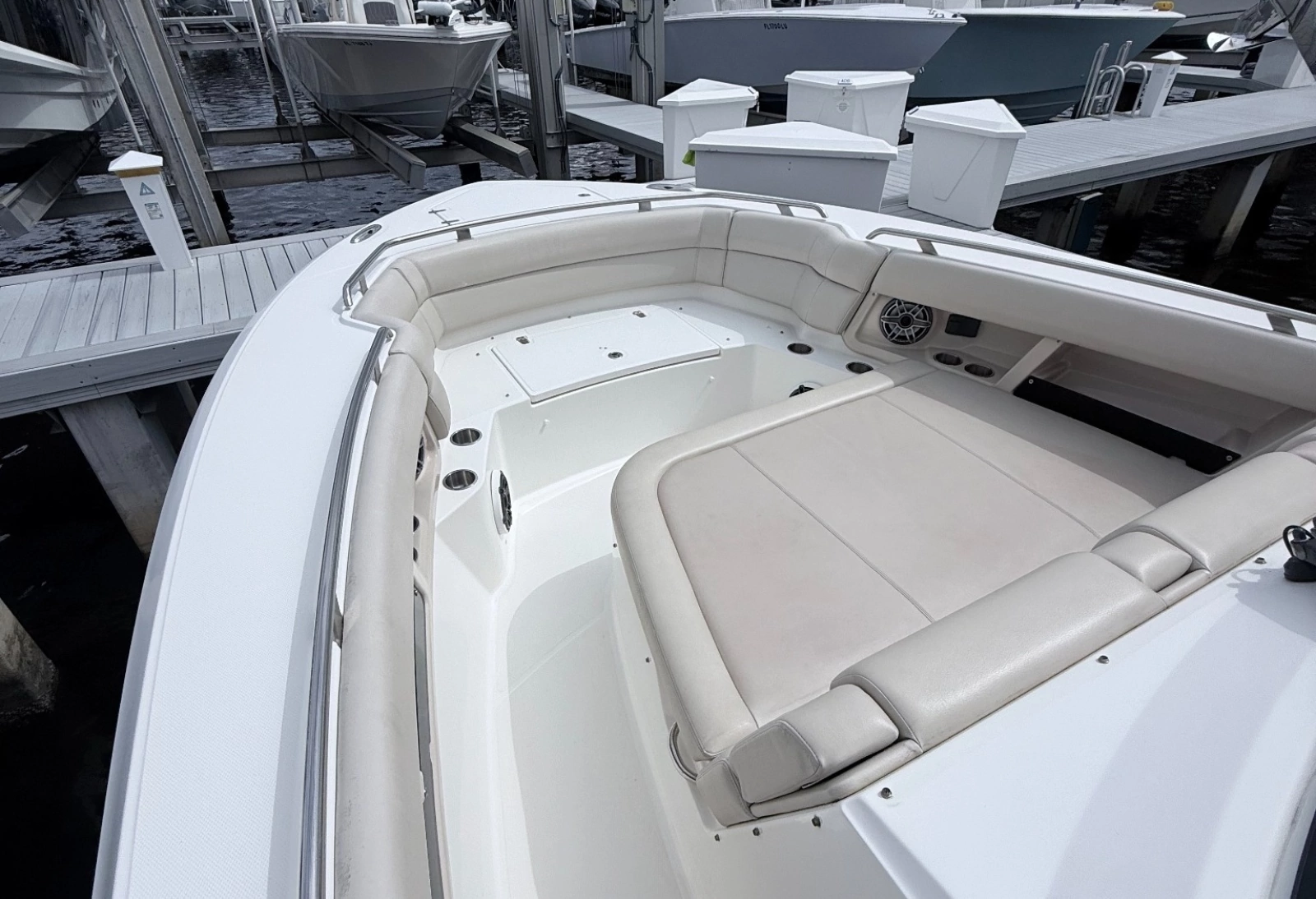 2023 Boston Whaler 350 Realm