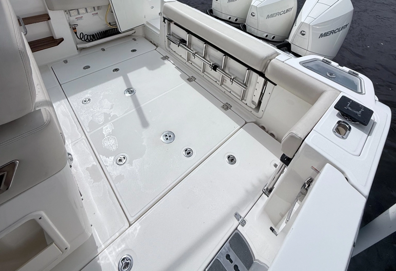 2023 Boston Whaler 350 Realm