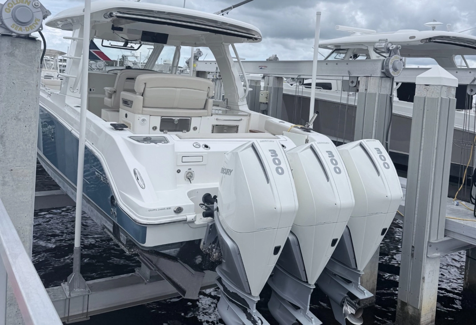 2023 Boston Whaler 350 Realm