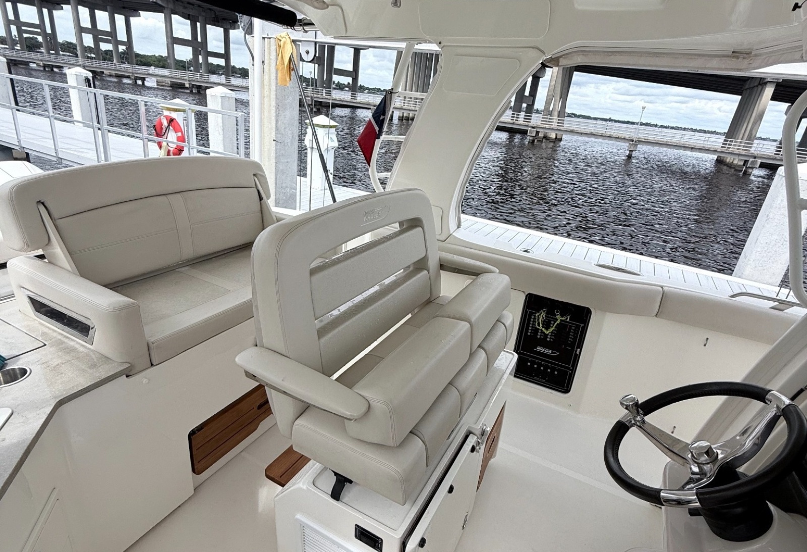 2023 Boston Whaler 350 Realm — T/T Figaro