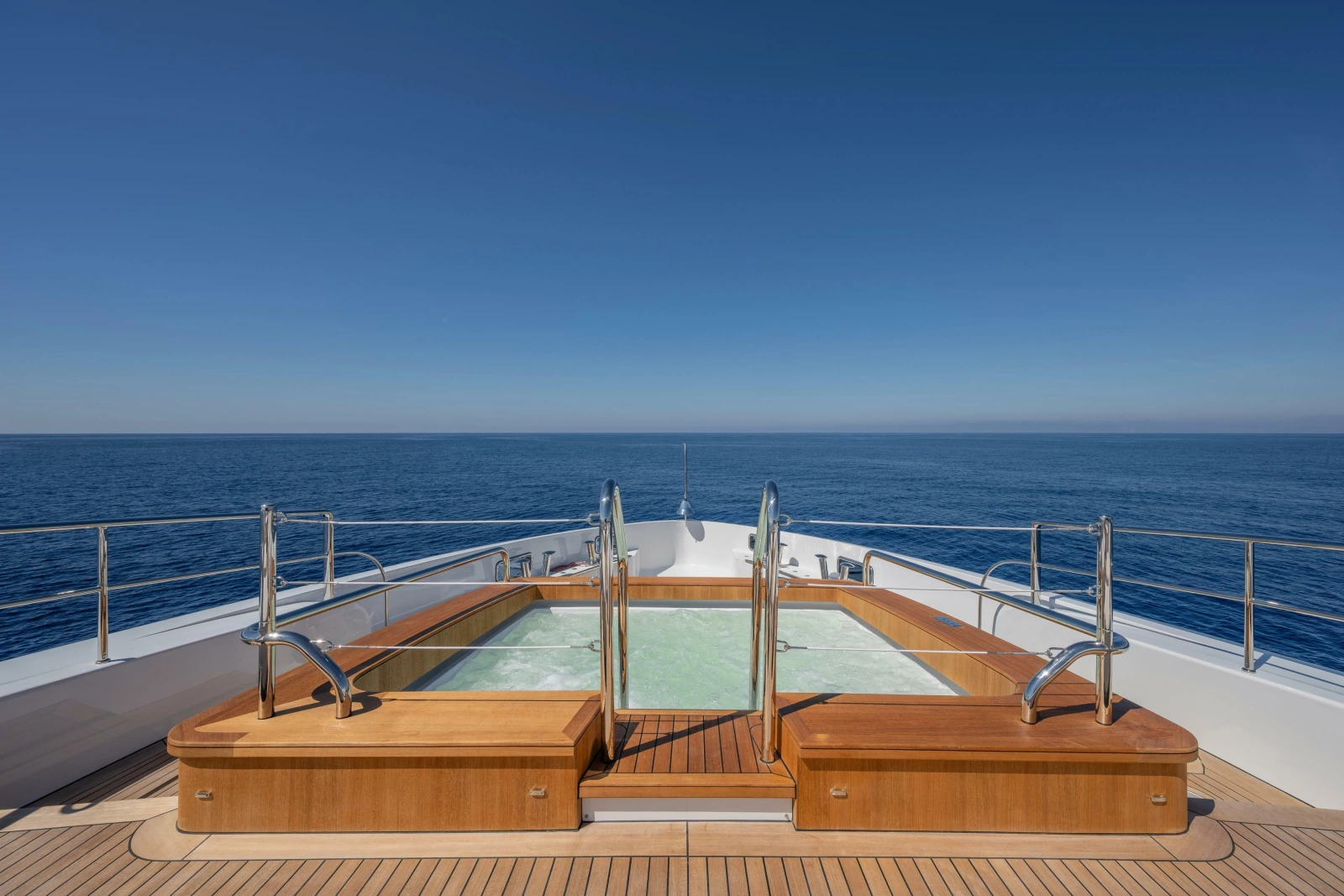 Bow Spa Tub