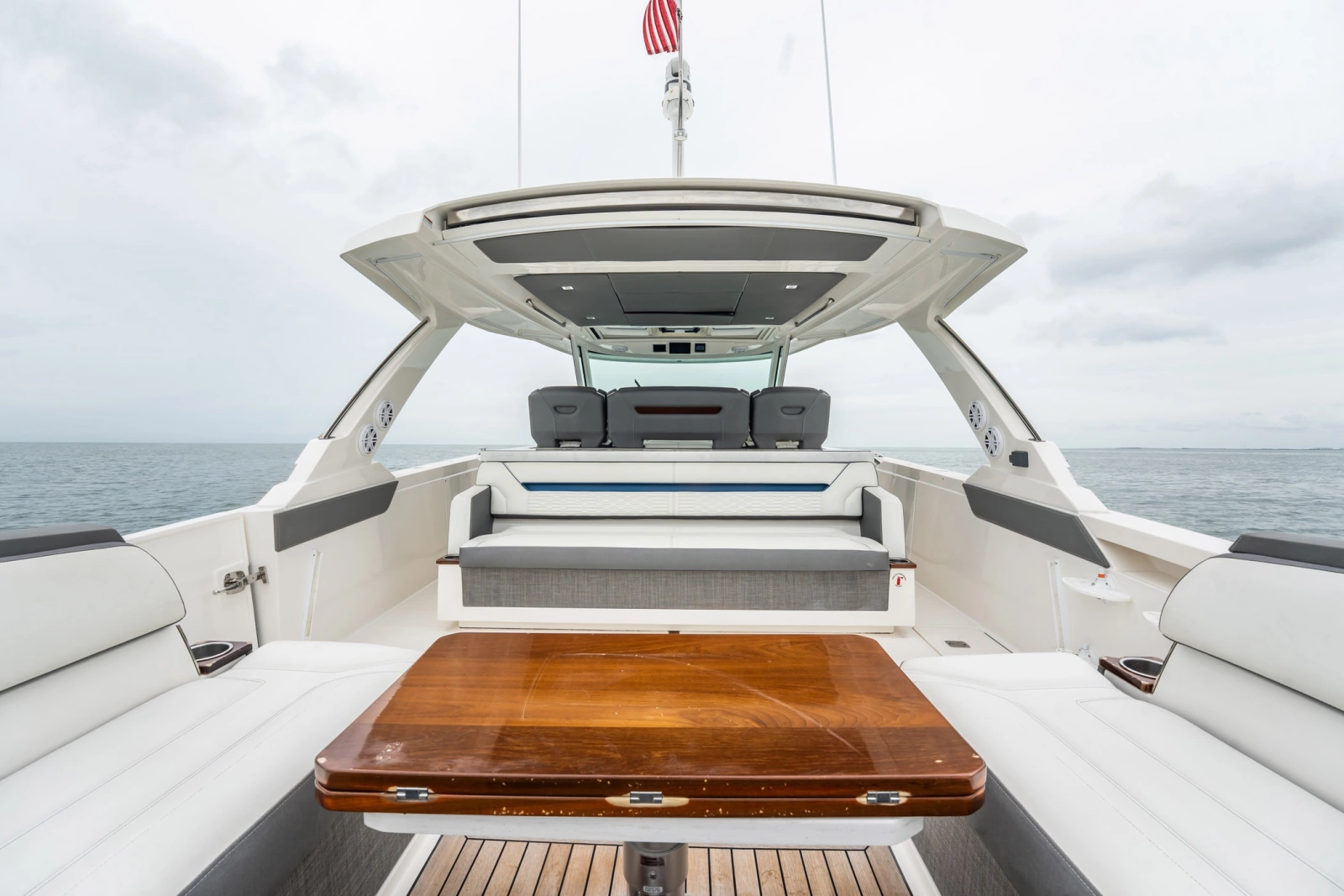 2021 Tiara Sport 43 LS