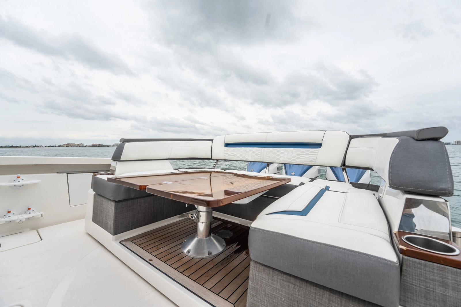 2021 Tiara Sport 43 LS