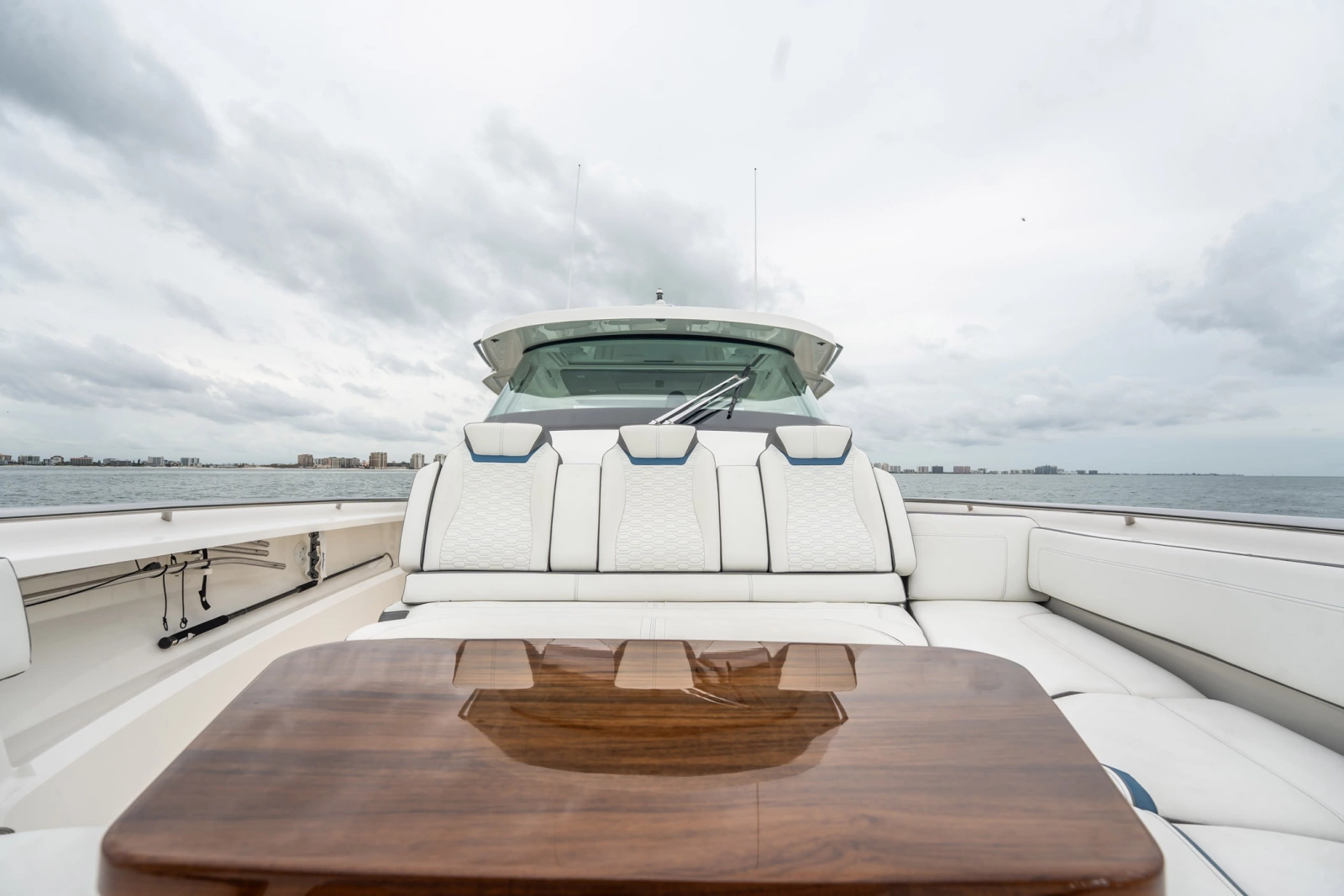 2021 Tiara Sport 43 LS