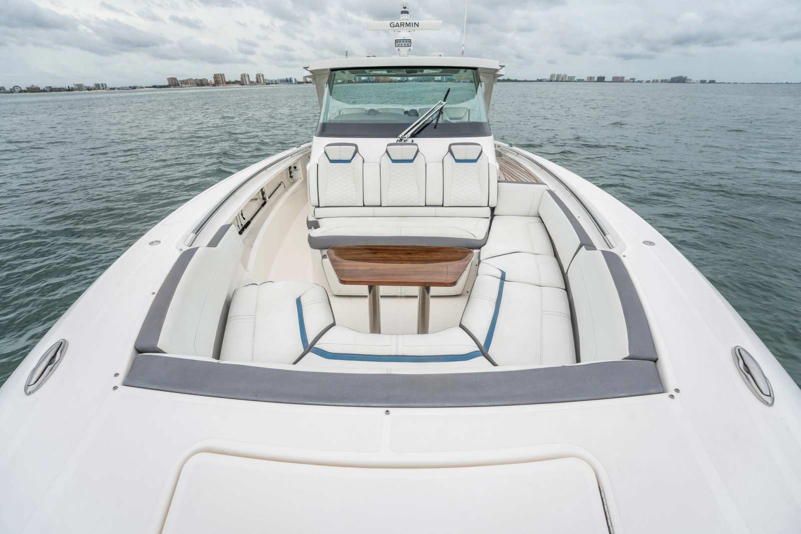 2021 Tiara Sport 43 LS