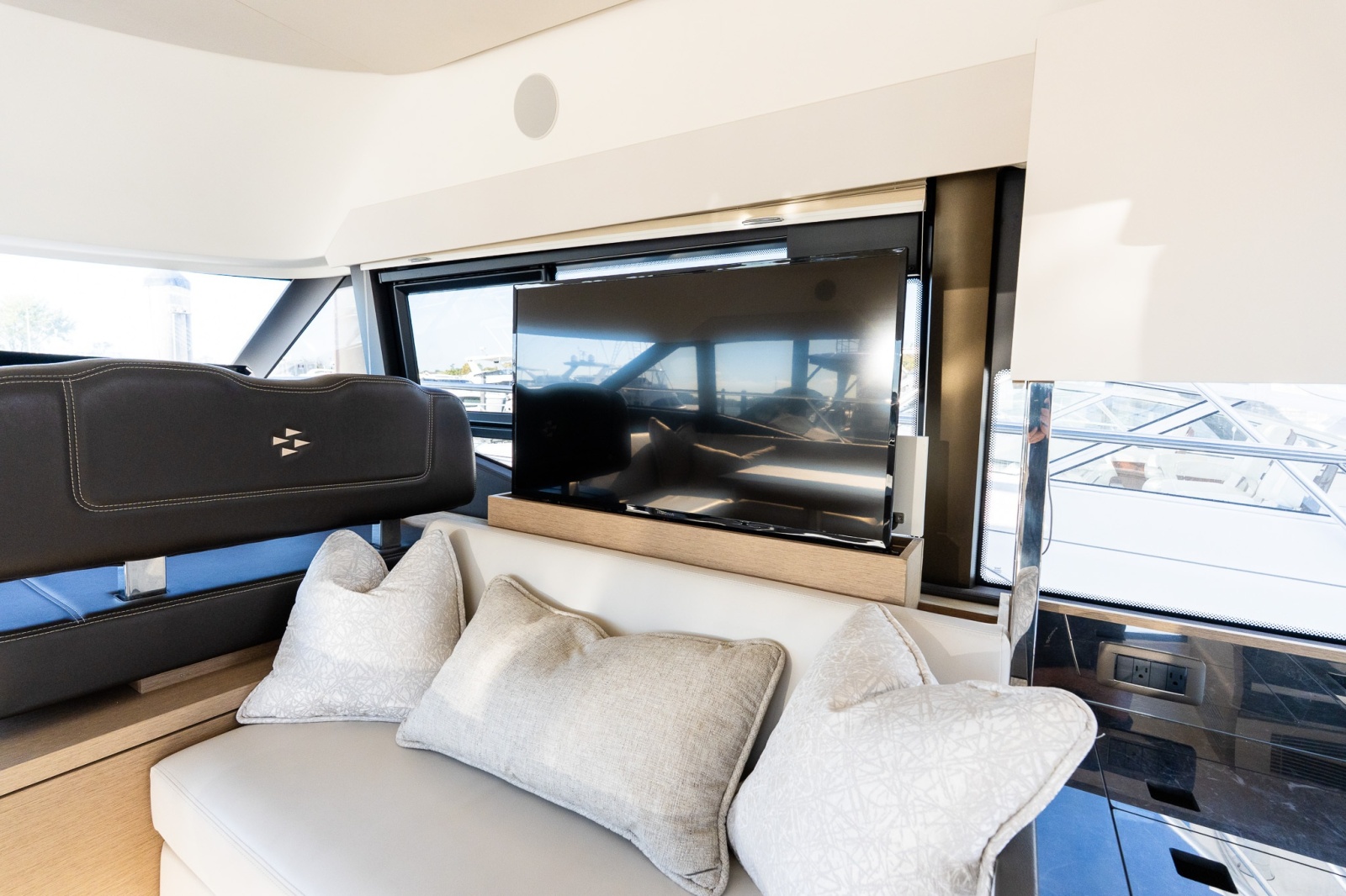 2022 Prestige 460