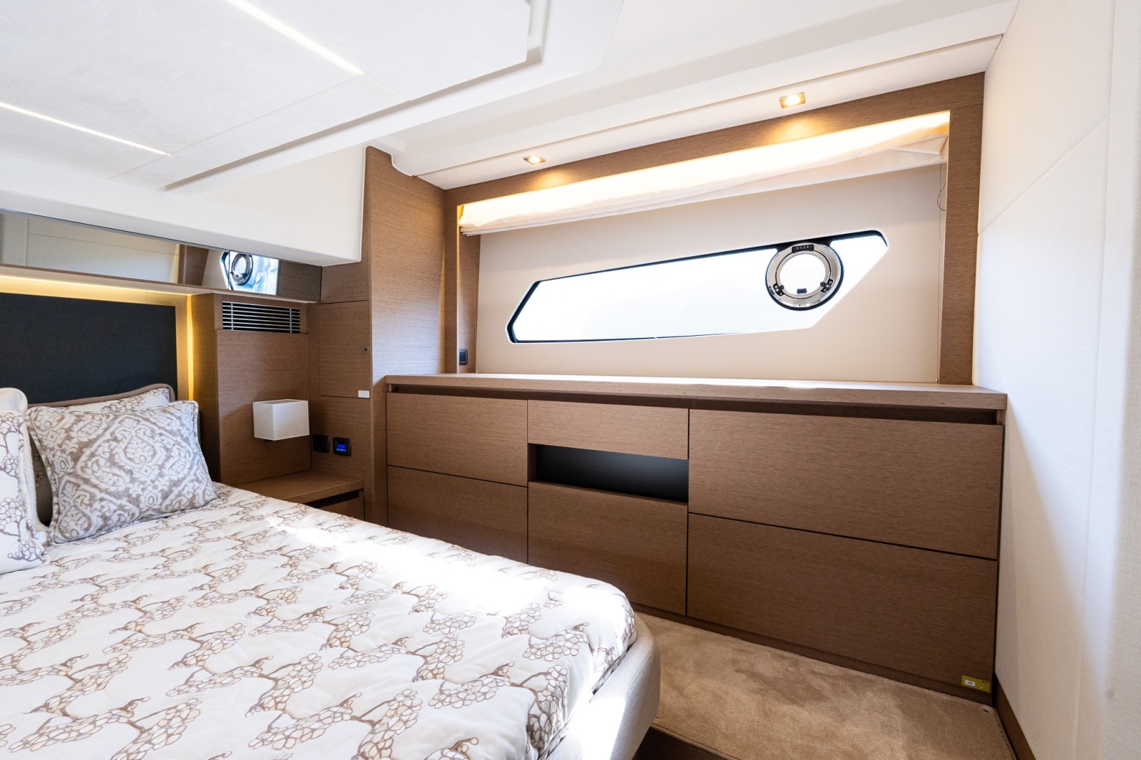 2022 Prestige 460