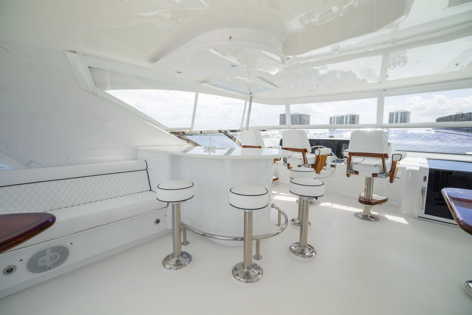2005 Hatteras 80 Motor Yacht