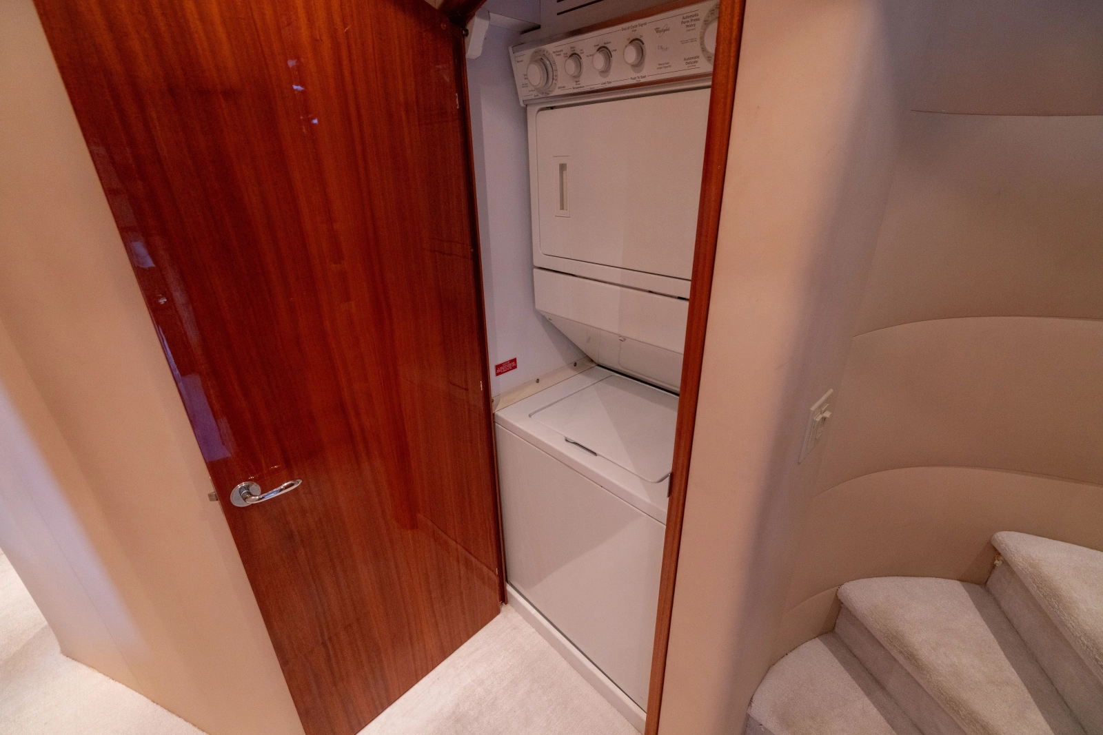 2005 Hatteras 80 Motor Yacht