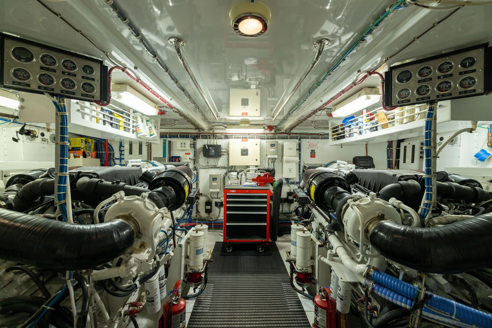 2005 Hatteras 80 Motor Yacht