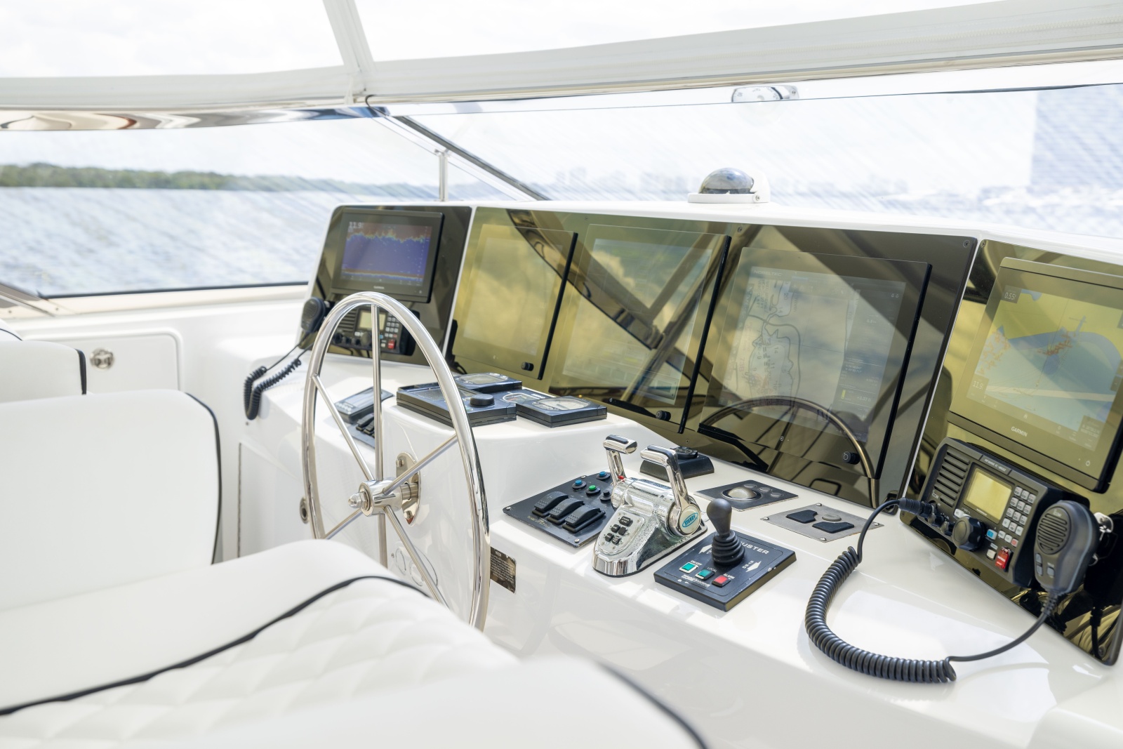 2005 Hatteras 80 Motor Yacht