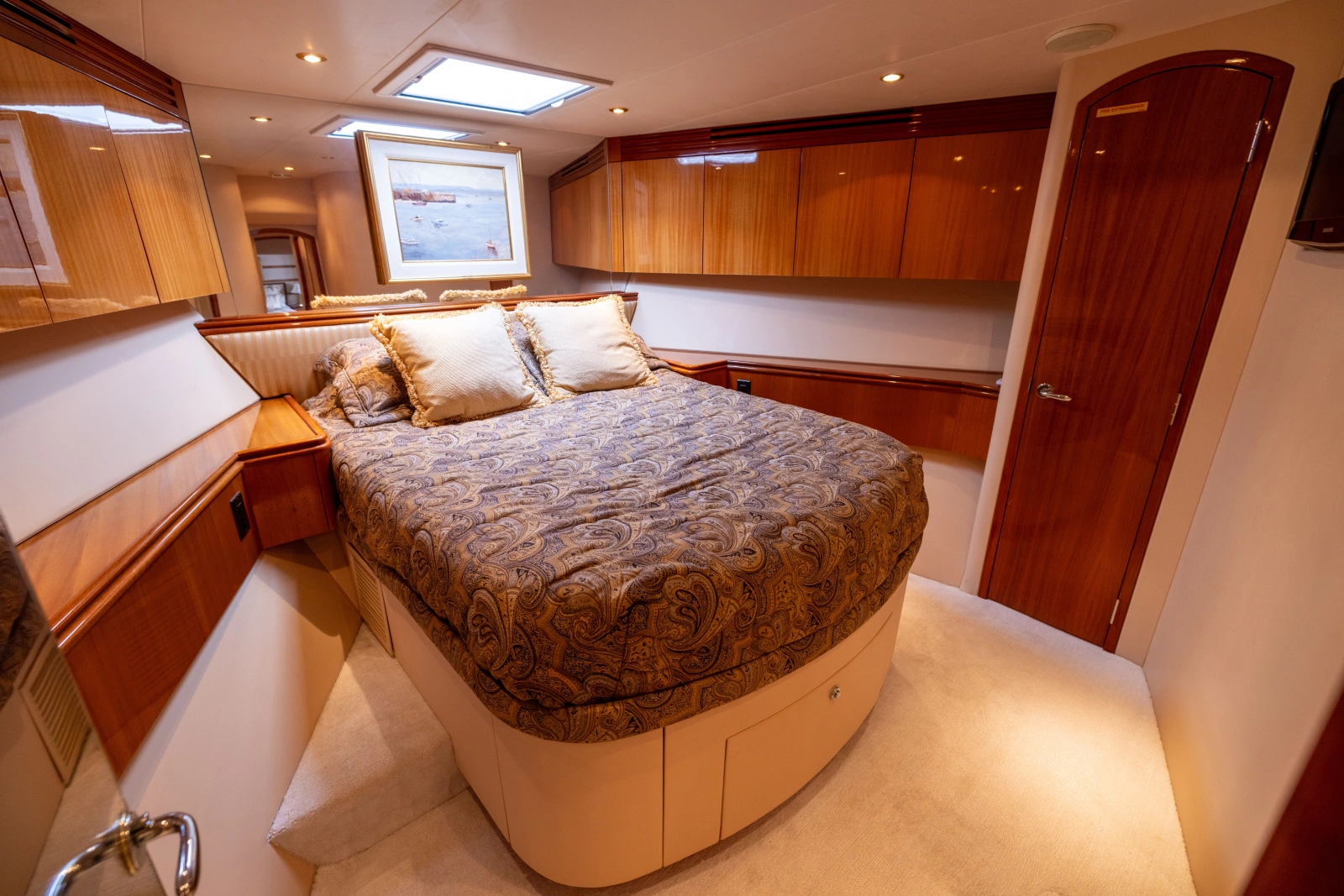 2005 Hatteras 80 Motor Yacht