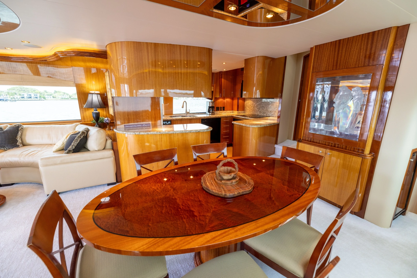 2005 Hatteras 80 Motor Yacht
