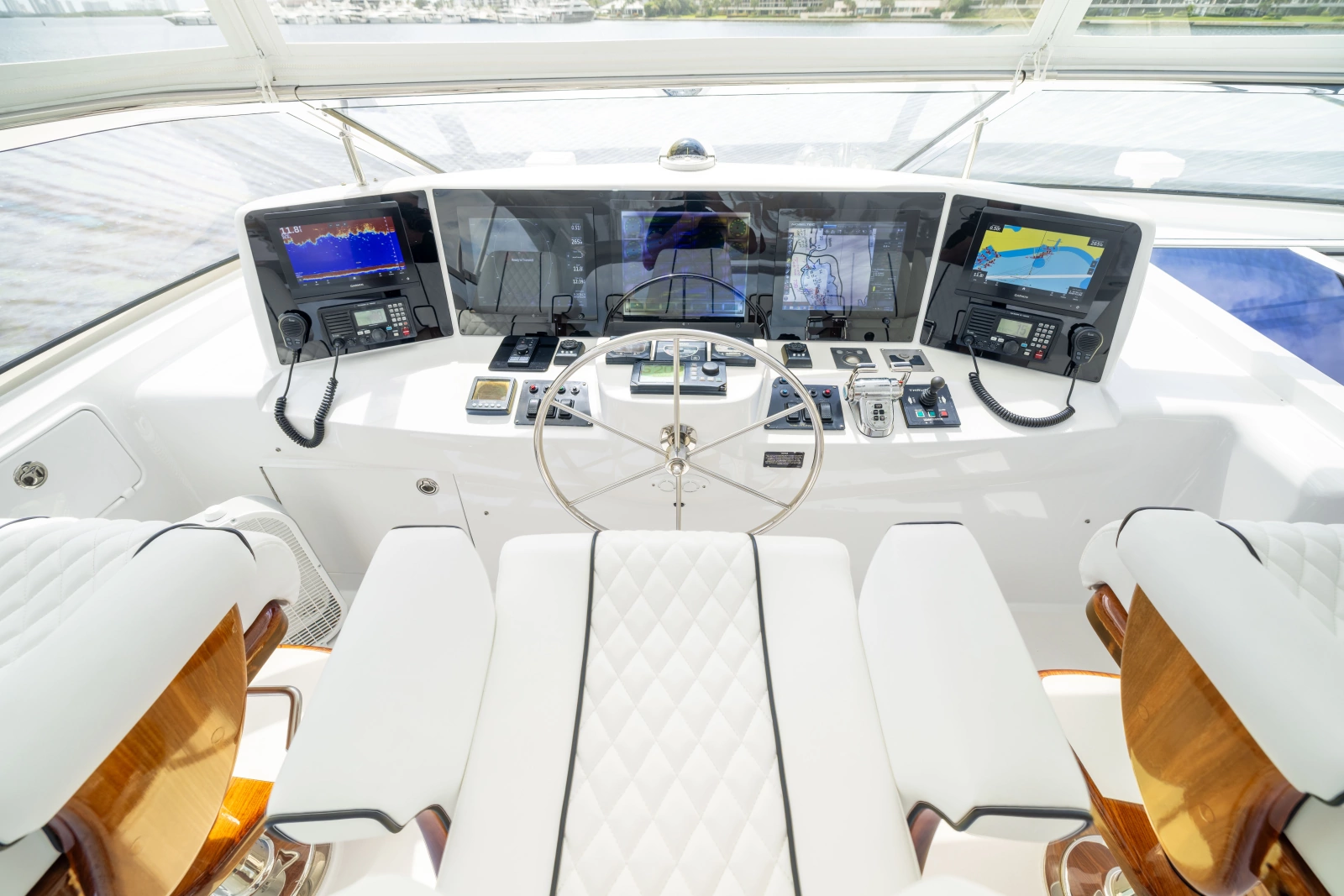 2005 Hatteras 80 Motor Yacht