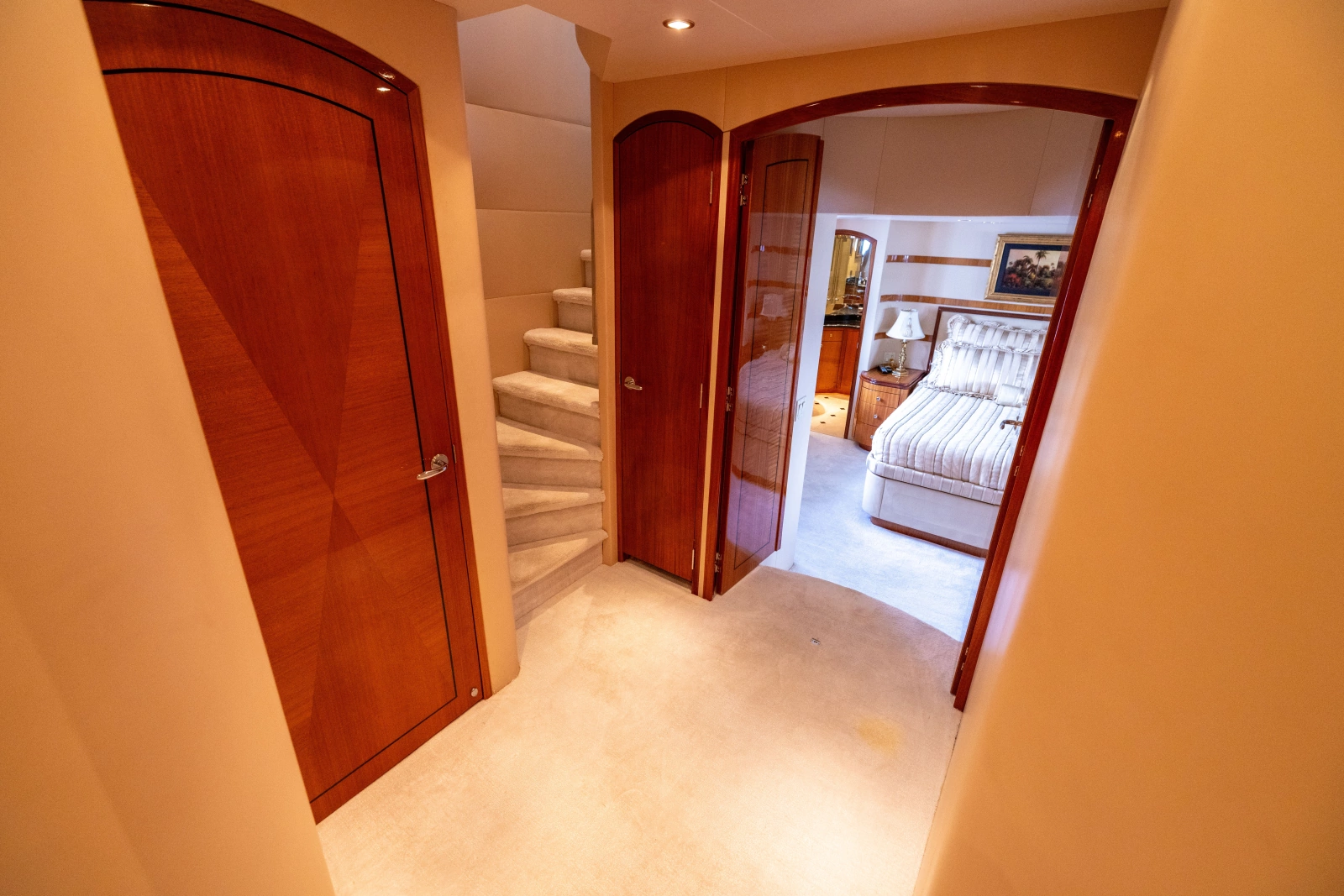 2005 Hatteras 80 Motor Yacht