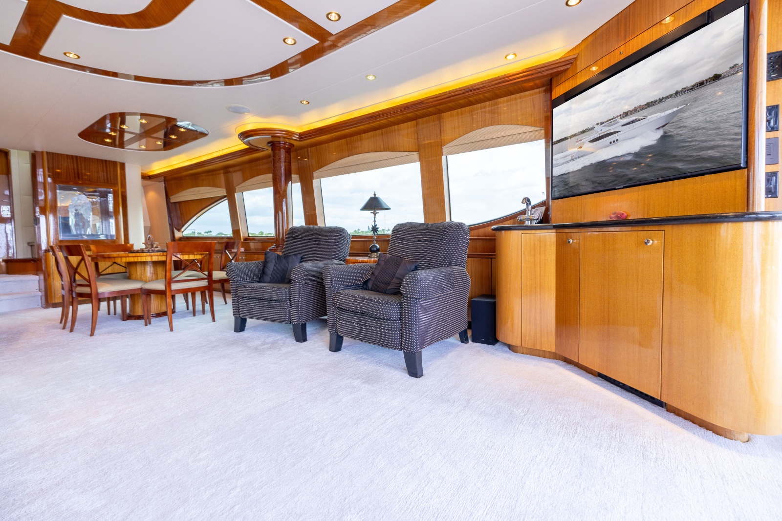 2005 Hatteras 80 Motor Yacht